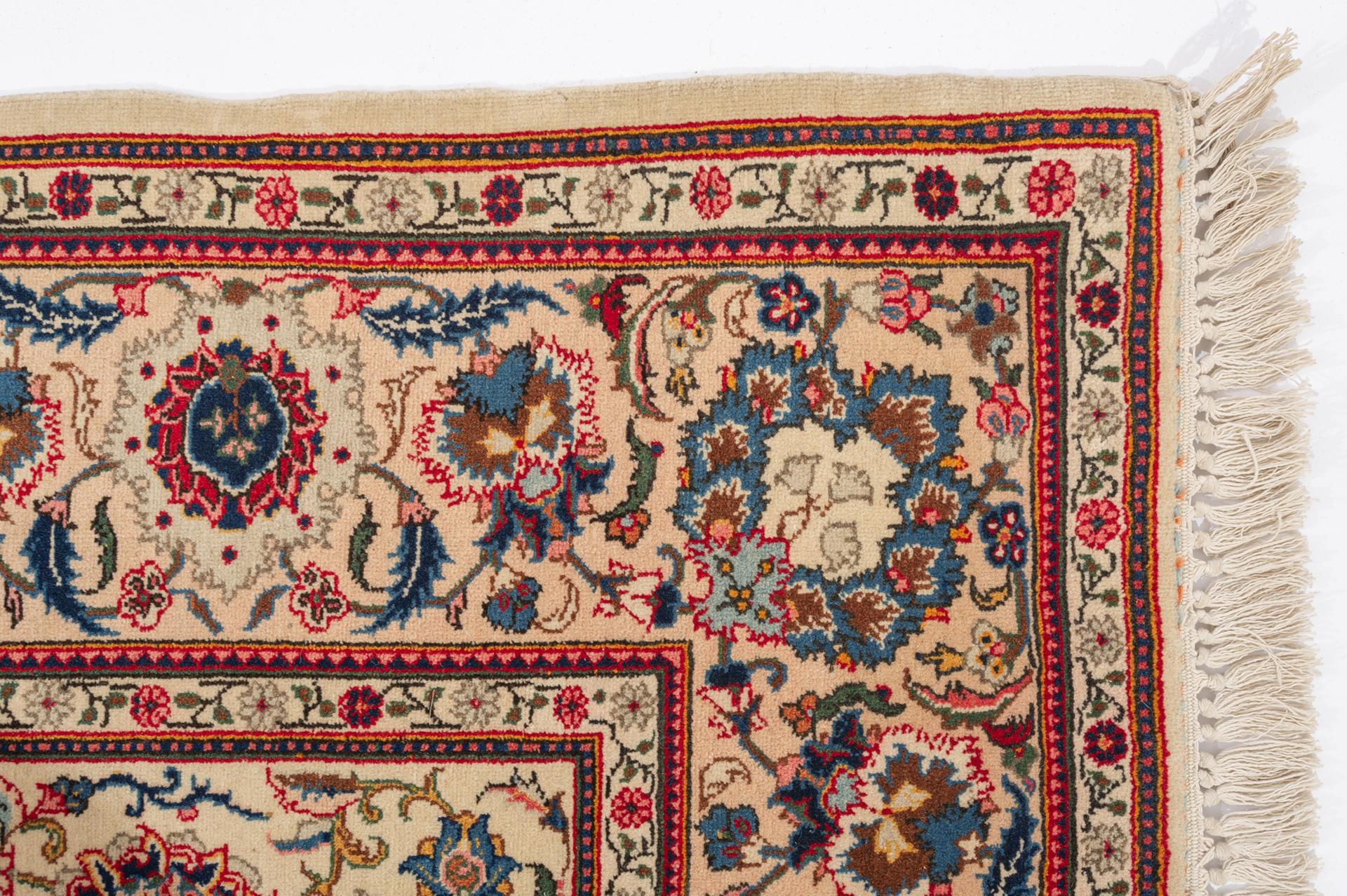 Vintage Rare Ivory Oriental Carpet For Sale 1