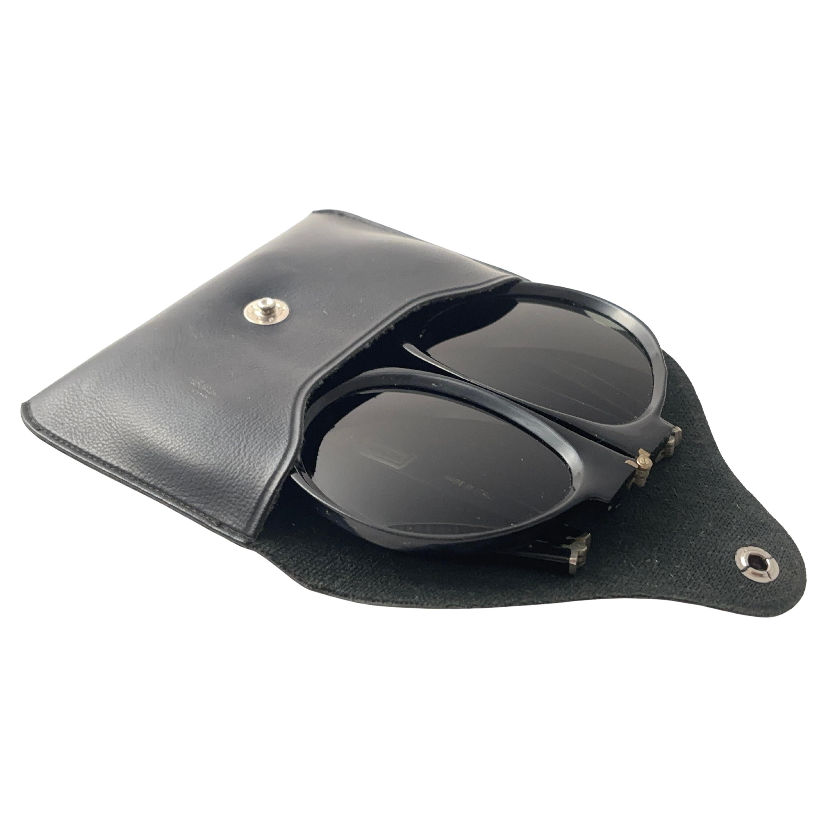 Vintage Rare May Black Folding 1960
s Midcentury Sunglasses Made In Italy en vente