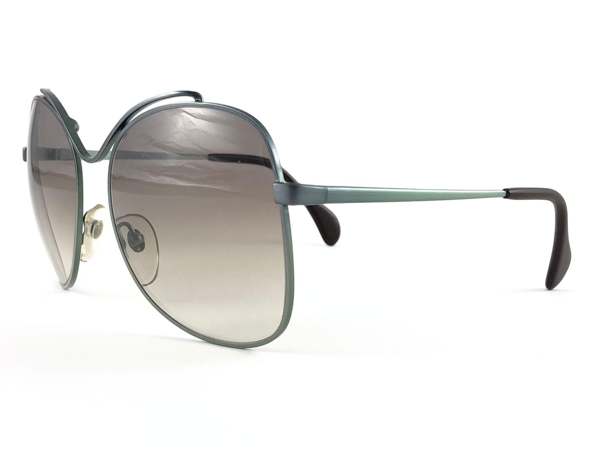 Vintage Rare Menrad 618 Oversized Green Metallic 1970 Sunglasses In Excellent Condition For Sale In Baleares, Baleares