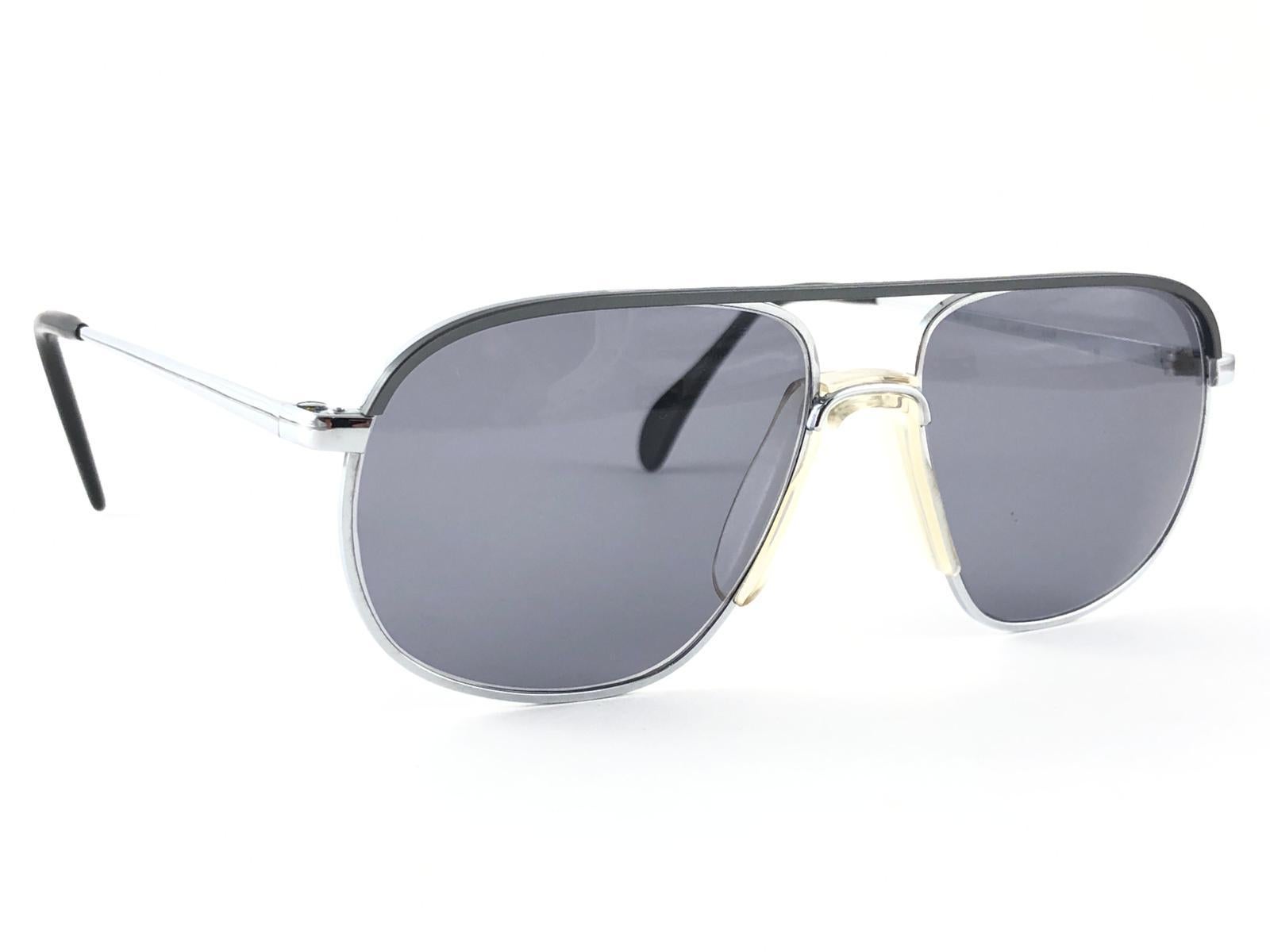 Argent Vintage Rare Menrad M301 Grey Mate & Silver Aviator Frame 1970s Sunglasses en vente