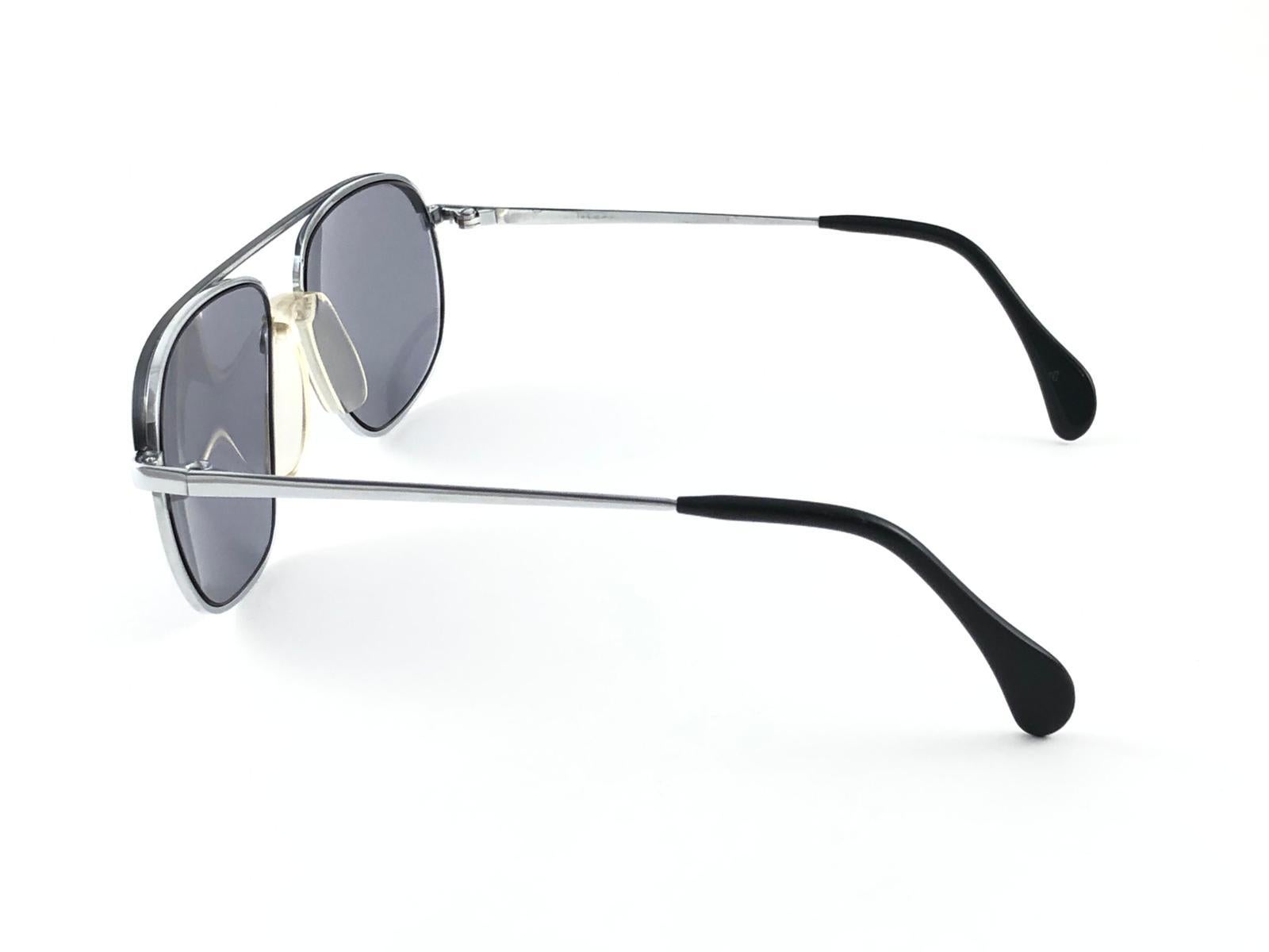 Vintage Rare Menrad M301 Grey Mate & Silver Aviator Frame 1970s Sunglasses Unisexe en vente