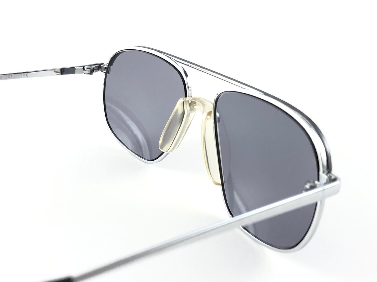 Vintage Rare Menrad M301 Grey Mate & Silver Aviator Frame 1970s Sunglasses en vente 2