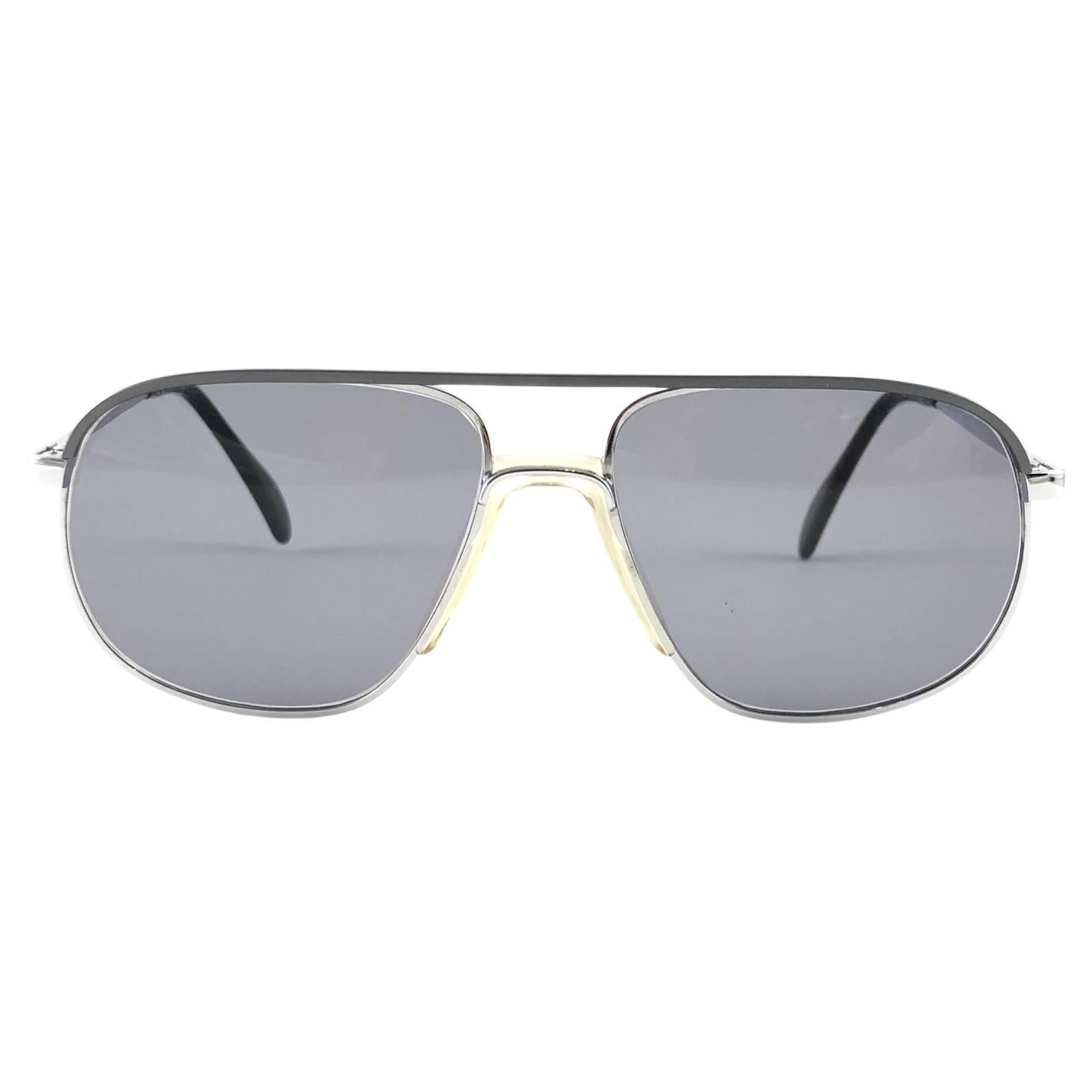 Vintage Rare Menrad M301 Grey Mate & Silver Aviator Frame 1970s Sunglasses en vente