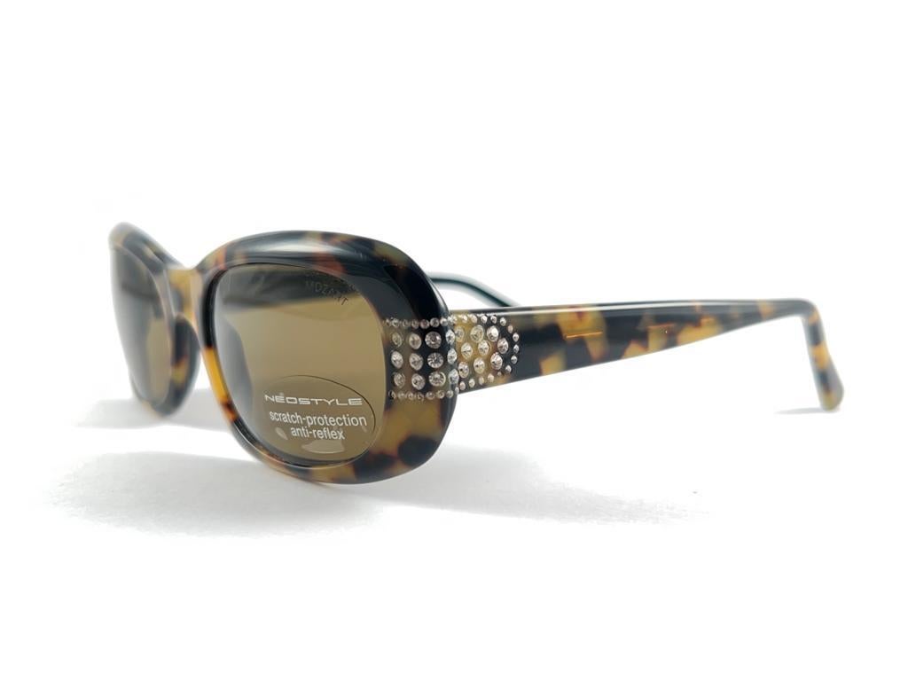 Sunglasses circa 1970's Mozart by Neostyle . Medium tortoise frame with rhinestones.

Please noticed this item its nearly 50 years old and has been on a private collection, therefore the frame show sign of wear according to age and minimum wear.