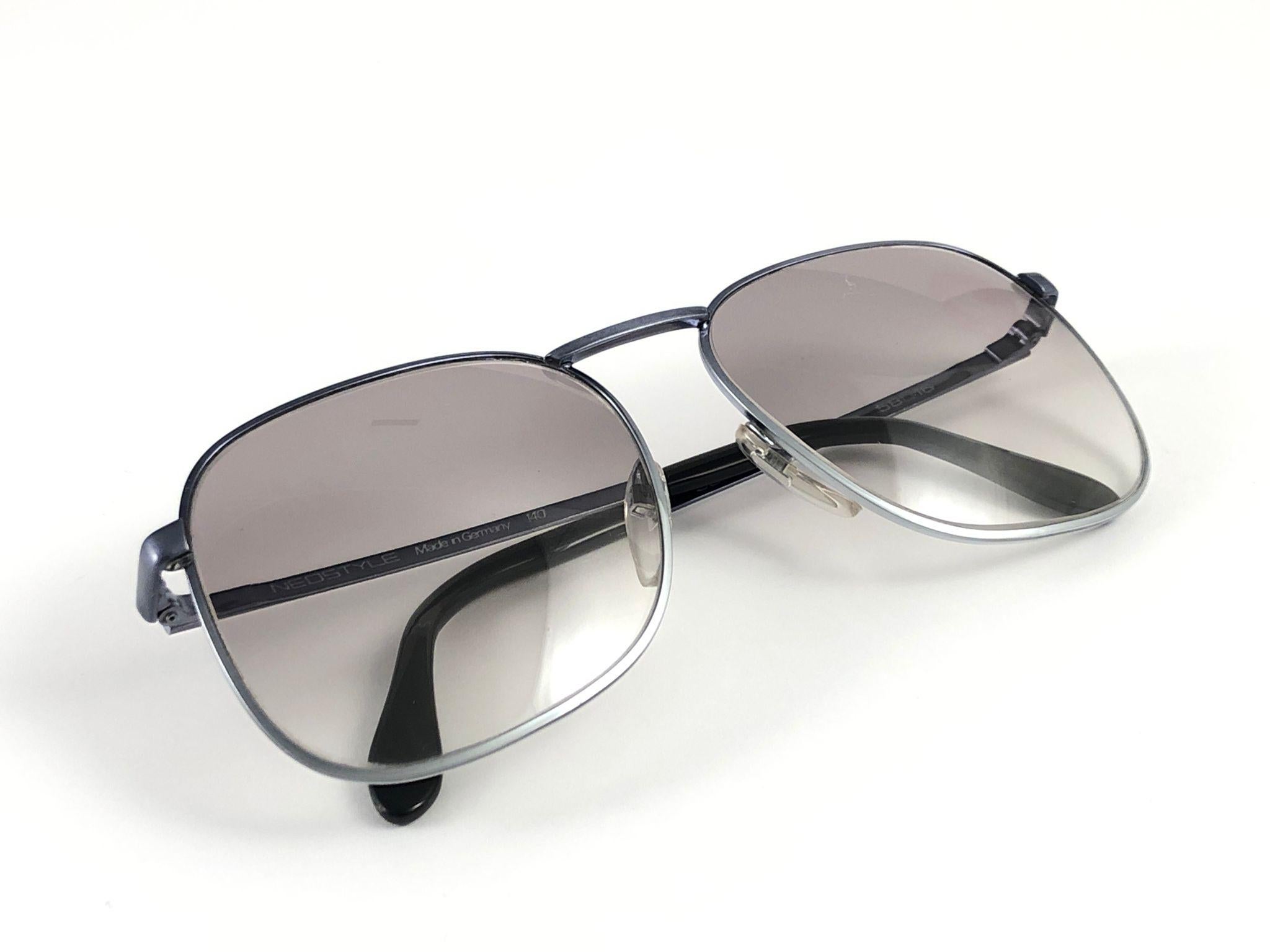 Vintage seltene übergroße graue Vintage-Sonnenbrille im Neostil 1970 in Übergröße im Angebot 5