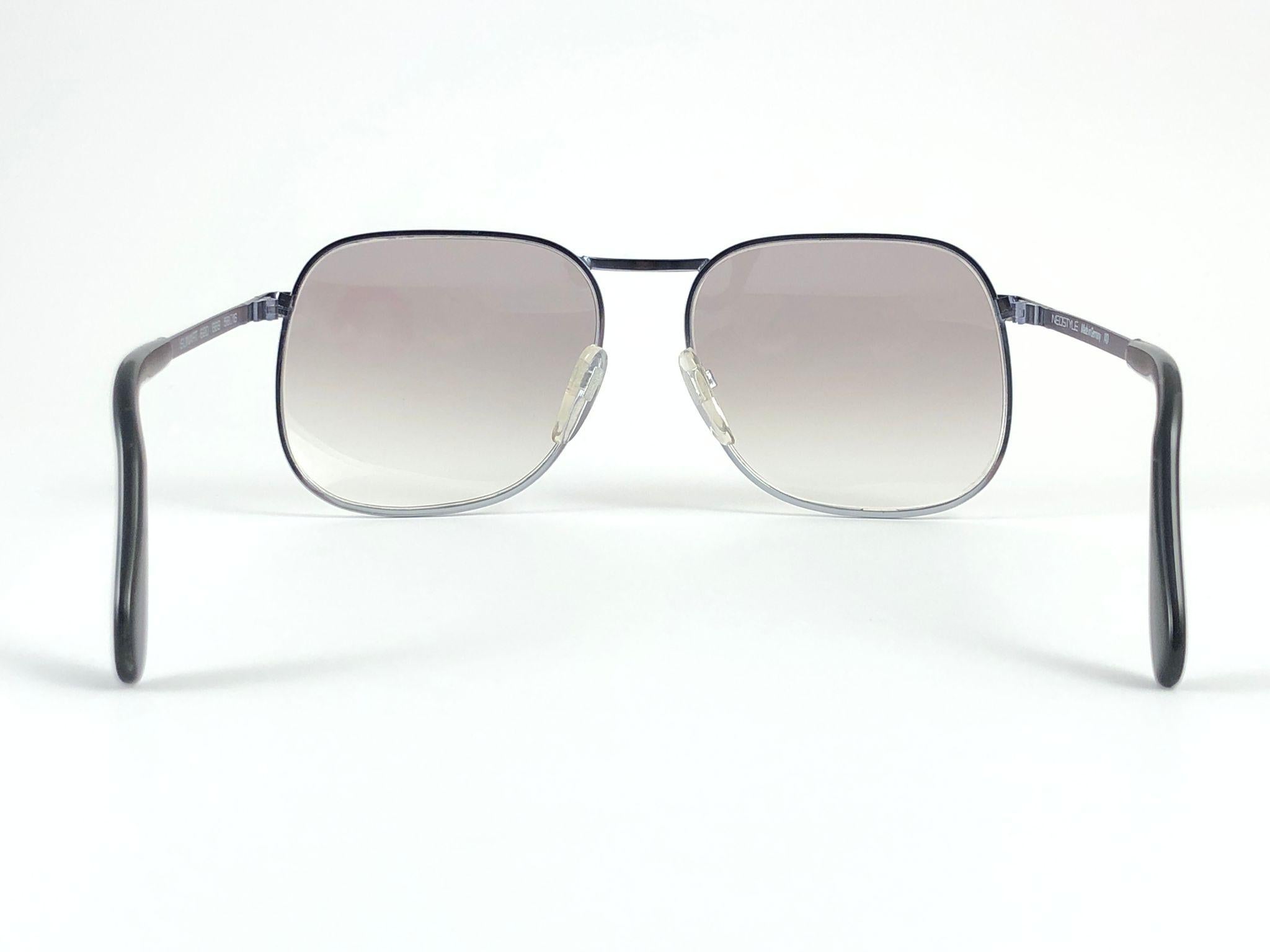 Vintage seltene übergroße graue Vintage-Sonnenbrille im Neostil 1970 in Übergröße im Angebot 4