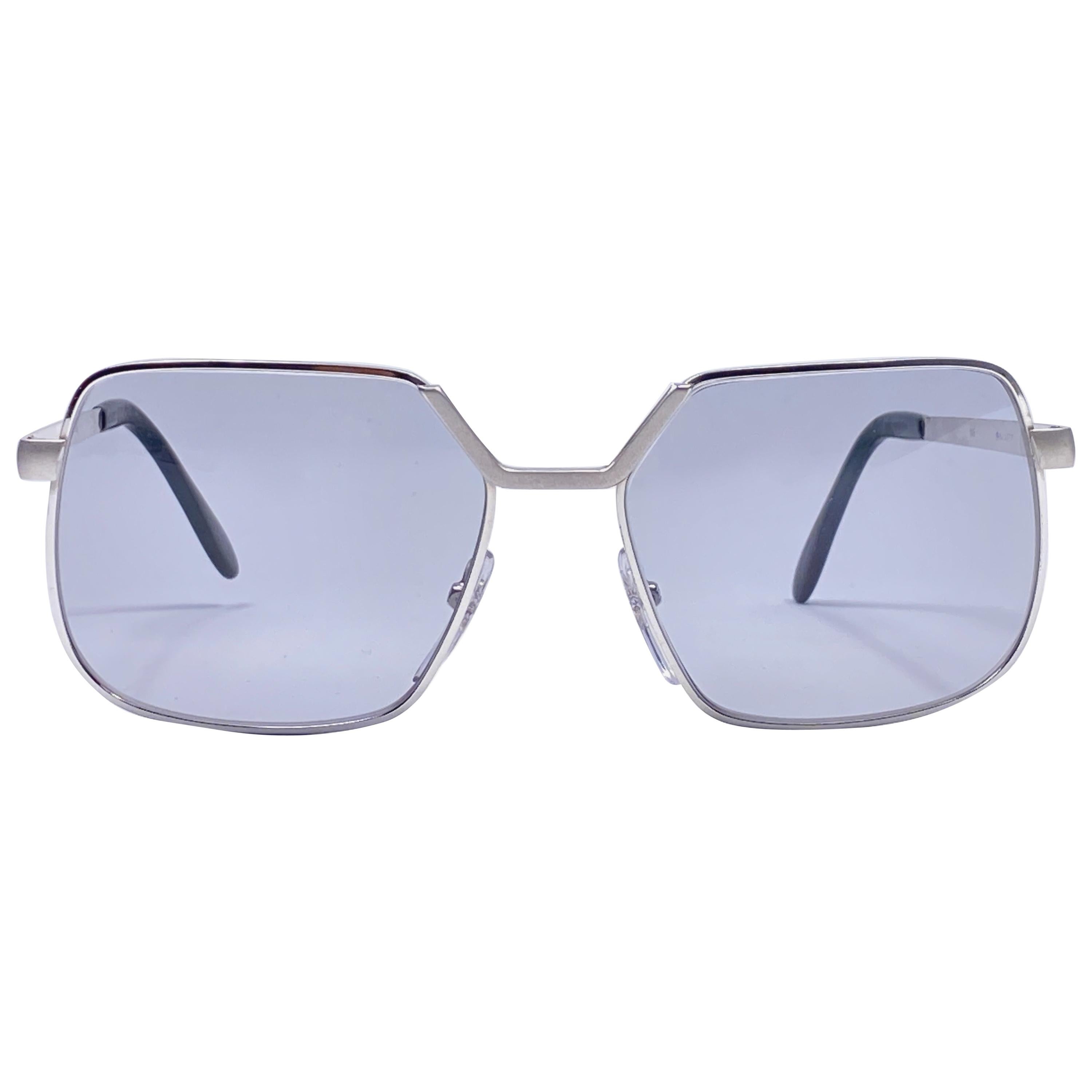 Rare lunettes de soleil vintage de style néo-style smart gris mat et argentées à monture réglable 1970 en vente
