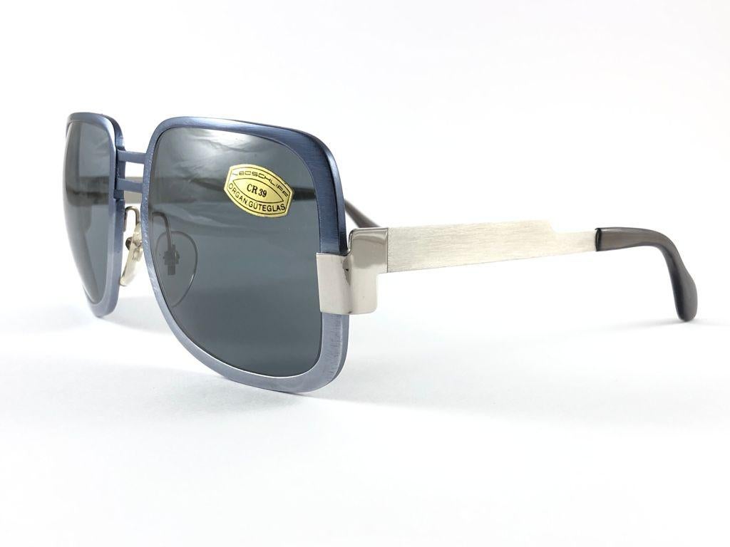 Sunglasses circa 1970's by Neostyle.  

Please noticed this item its nearly 50 years old and has been on a private collection, therefore the frame show sign of wear according to age and minimum wear. 
Made in France.

FRONT : 15 CMS 

LENS HEIGHT :