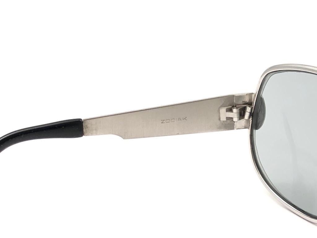 Vintage Seltene übergroße Silberlinsen 1970 Sonnenbrille im neoklassischen Stil „“ Sternzeichen „“ im Angebot 4