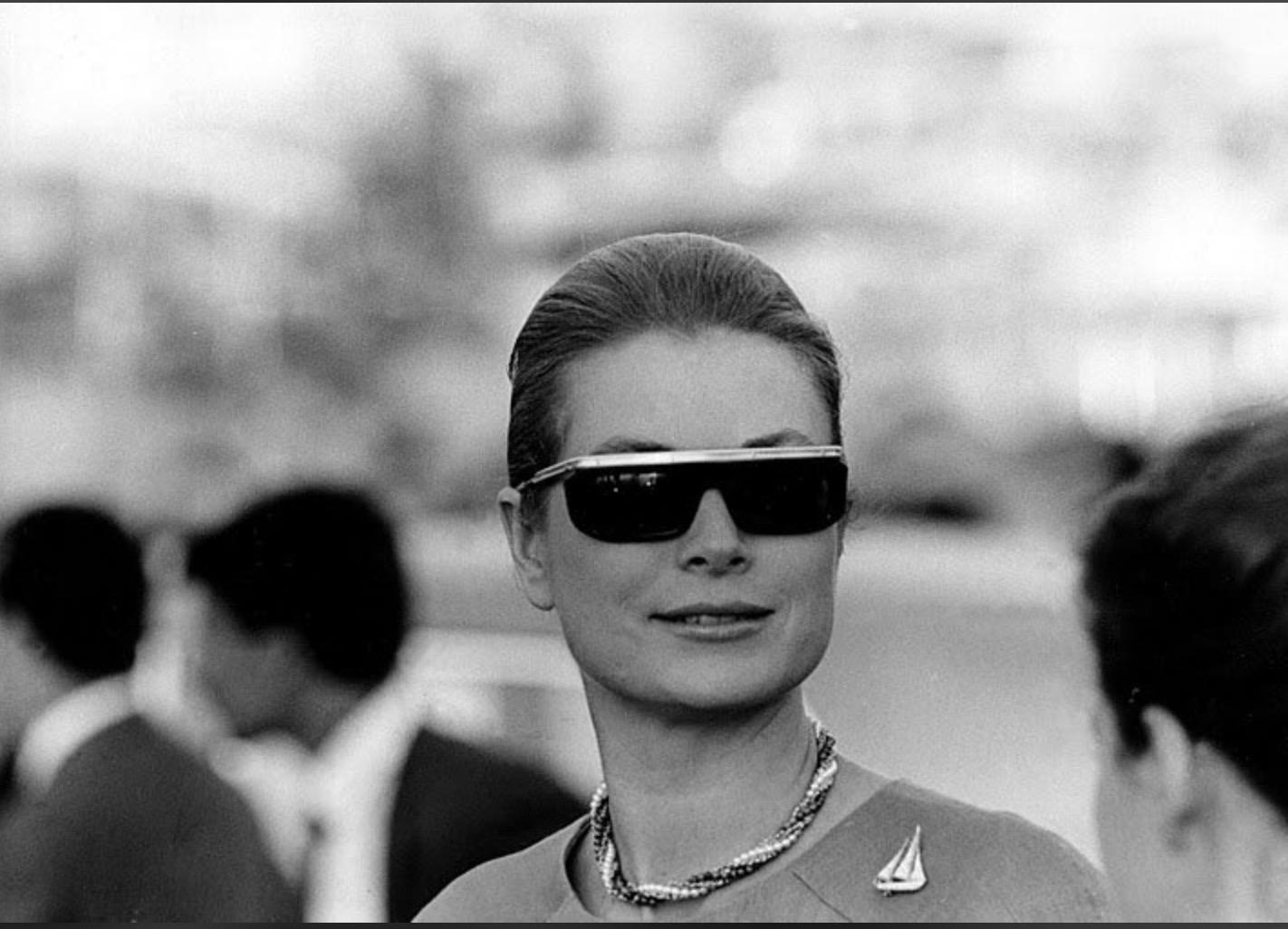 Oliver Goldschmiedeeiserne Vintage-Sonnenbrille „For Her“, Modell für Grace Kelly, hergestellt 1963 im Angebot 8
