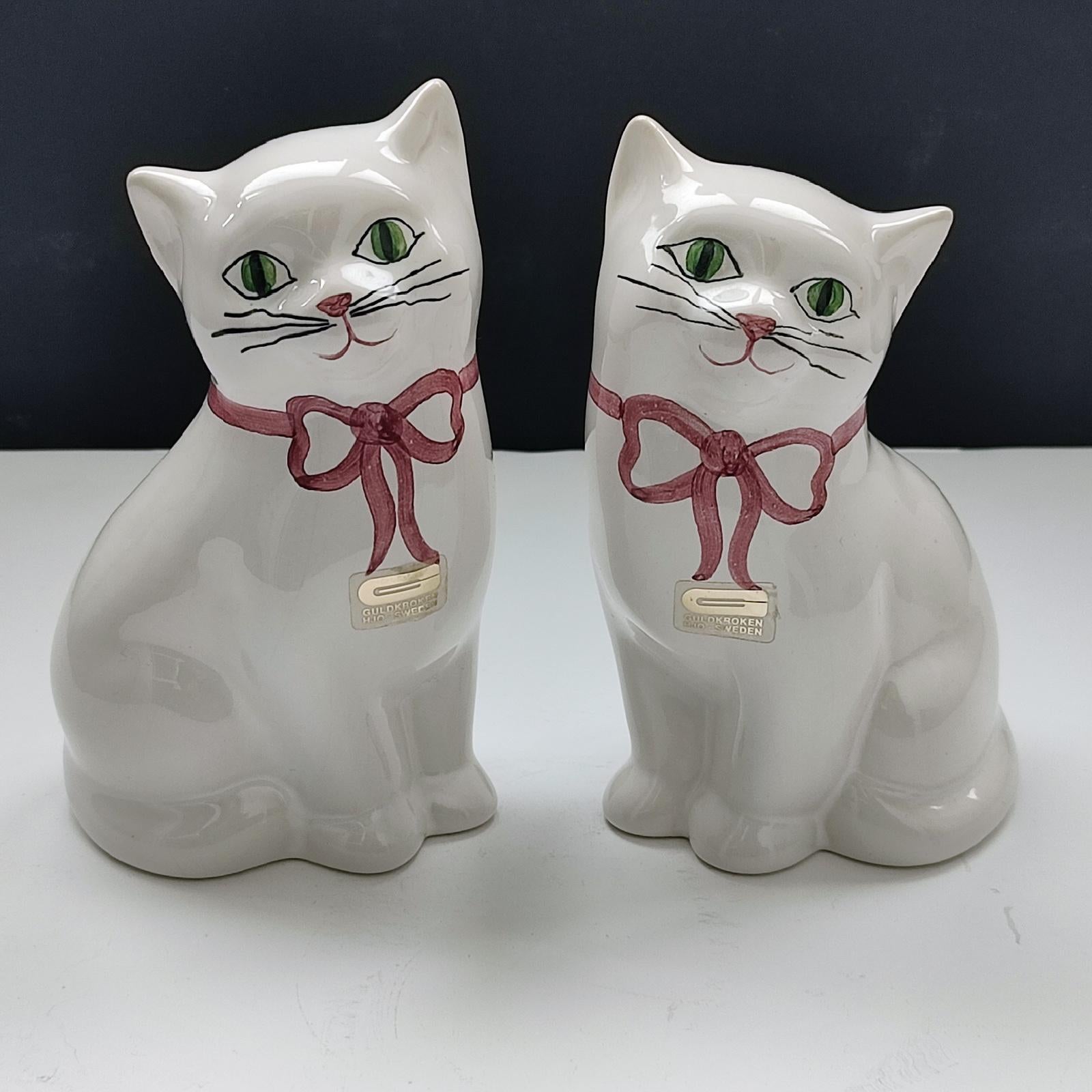 Hand-Painted Collectible Pair of Vintage Porcelain Cats 1970s For Sale