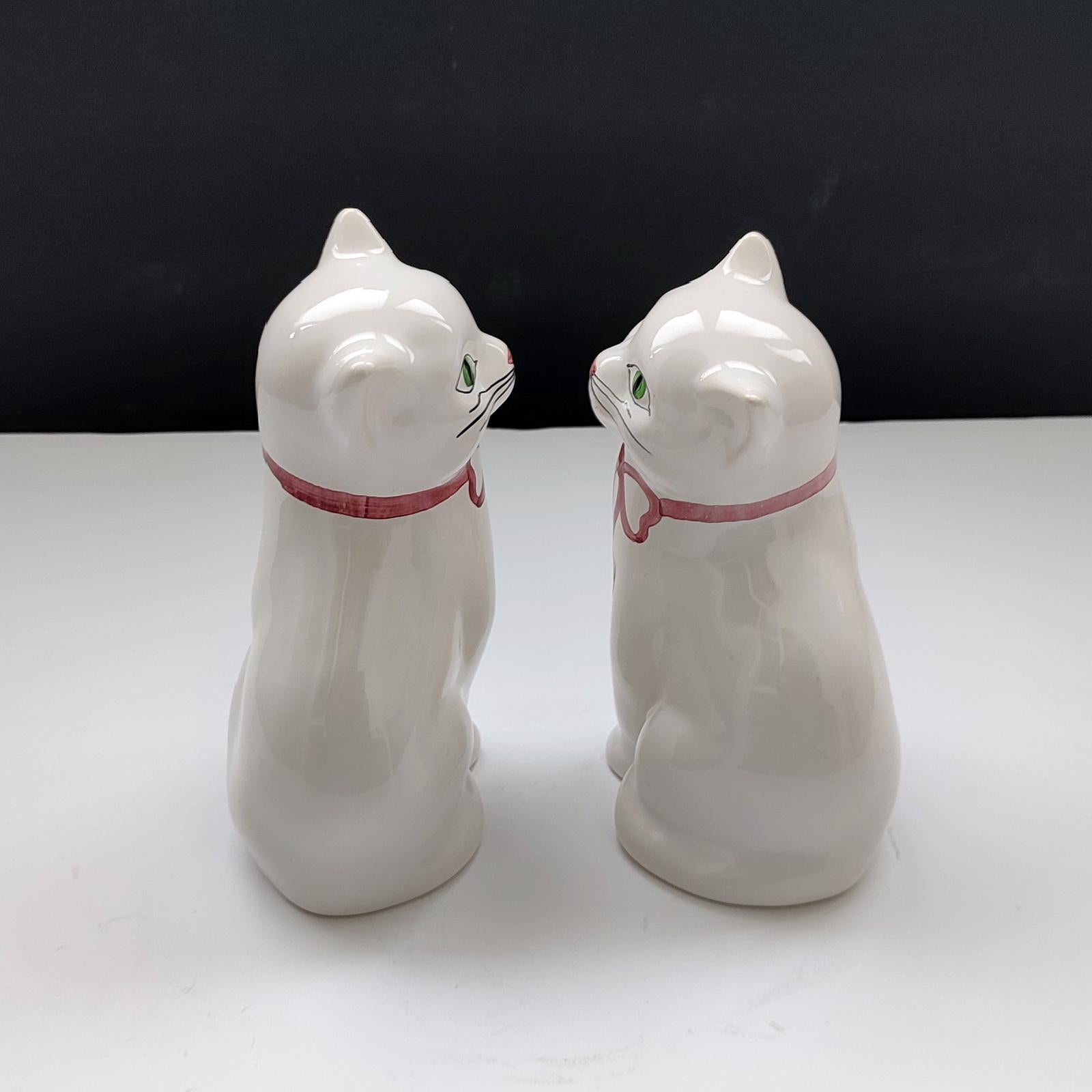 Late 20th Century Collectible Pair of Vintage Porcelain Cats 1970s For Sale