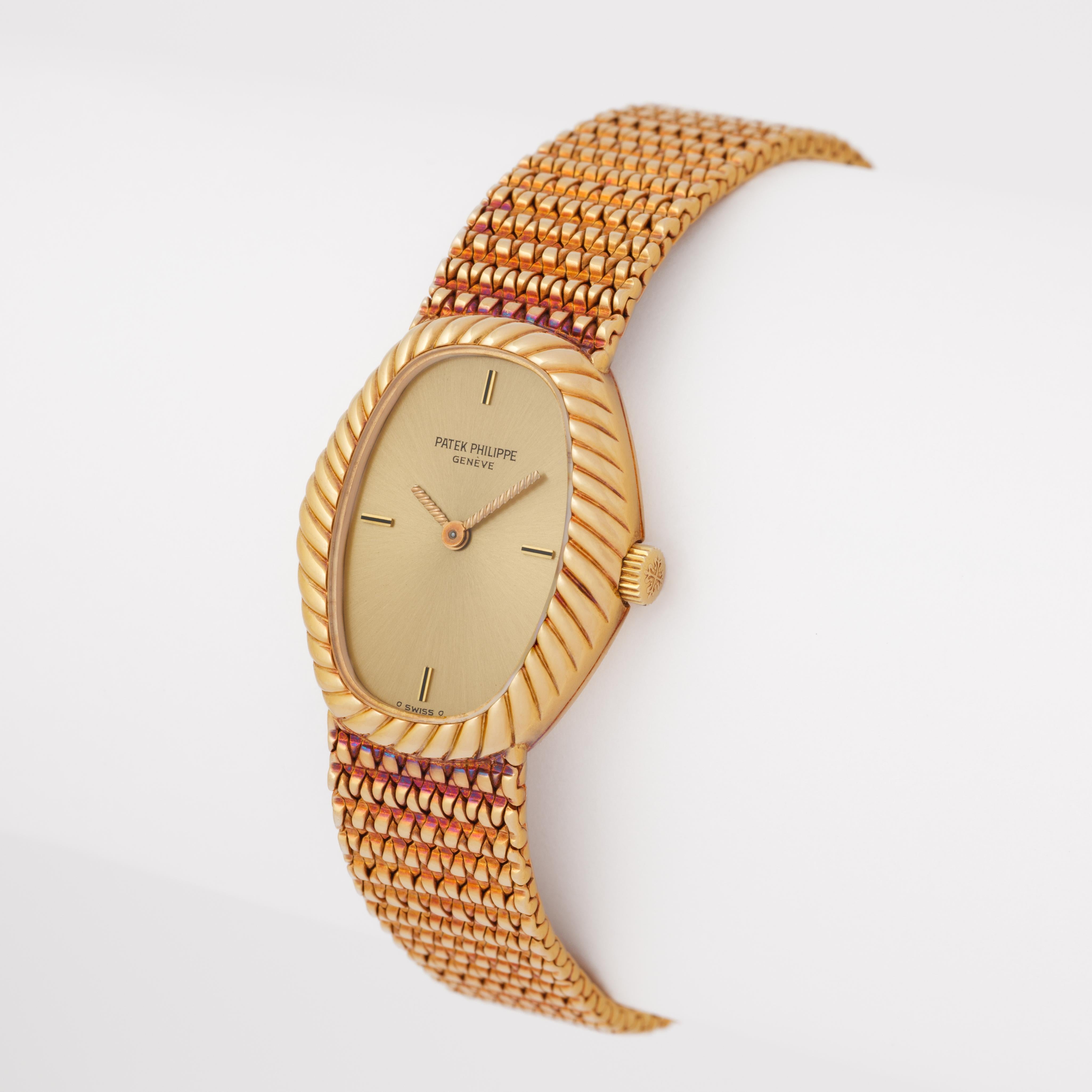 Vintage Rare Patek Philippe Model 4462/1 18 Karat Yellow Gold Watch In Excellent Condition For Sale In New York, NY