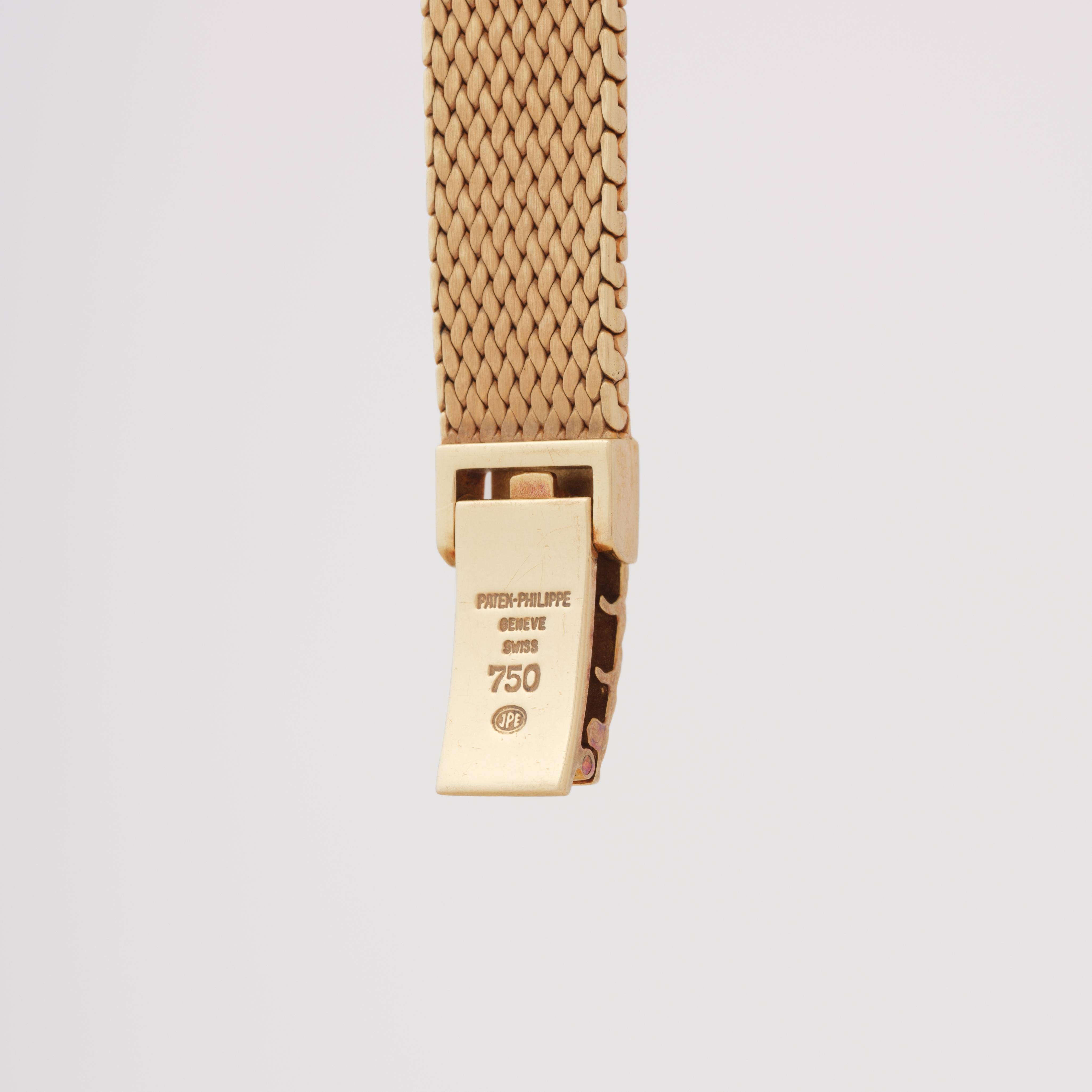 Vintage Rare Patek Philippe Model 4462/1 18 Karat Yellow Gold Watch For Sale 4