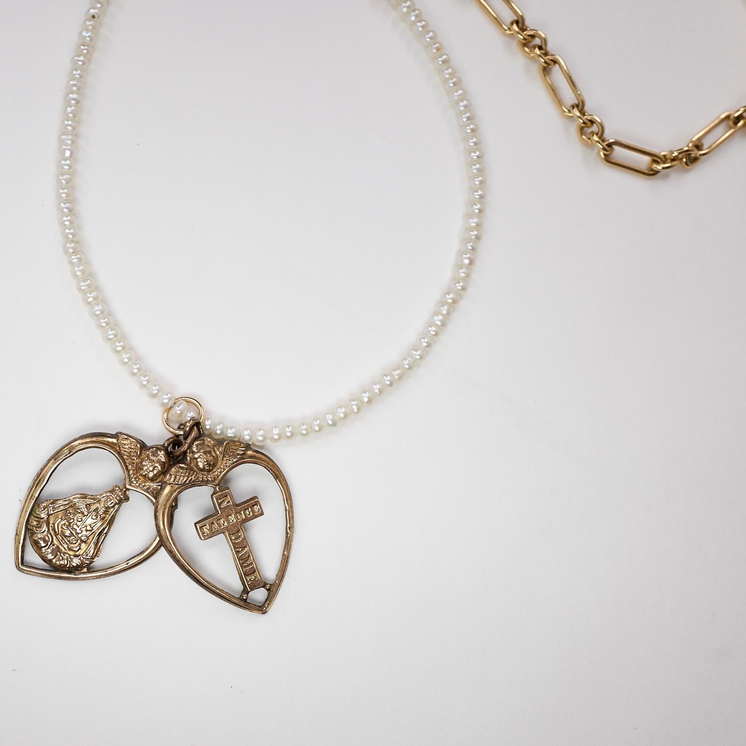 Perle Chaîne collier ras du cou en forme de croix d'ange en forme de cœur avec perles blanches et tanzanite  J Dauphin en vente