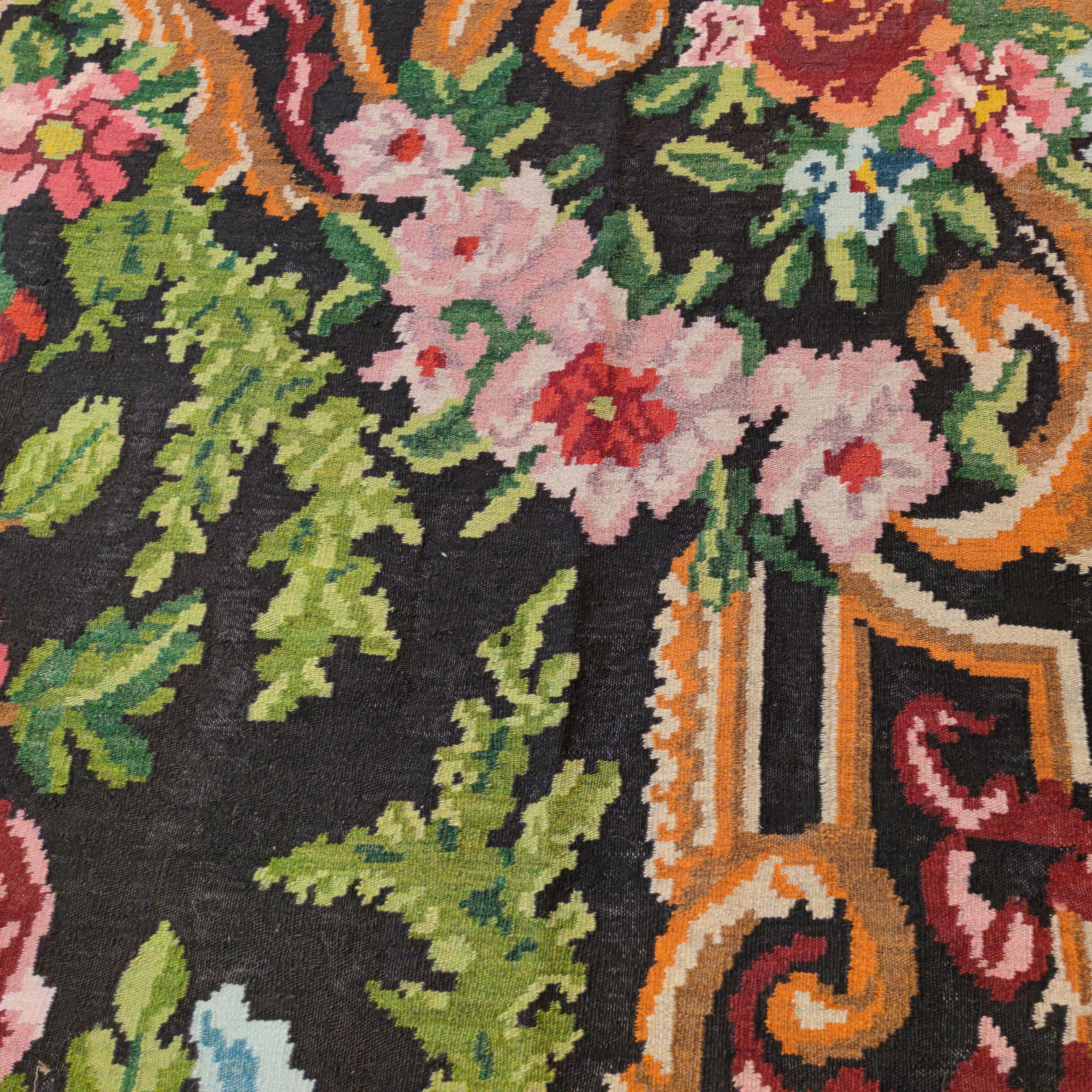 Vintage Rare Room Size Black Ground Bessarabian Kilim with Botanical Pattern In Excellent Condition For Sale In Milan, IT