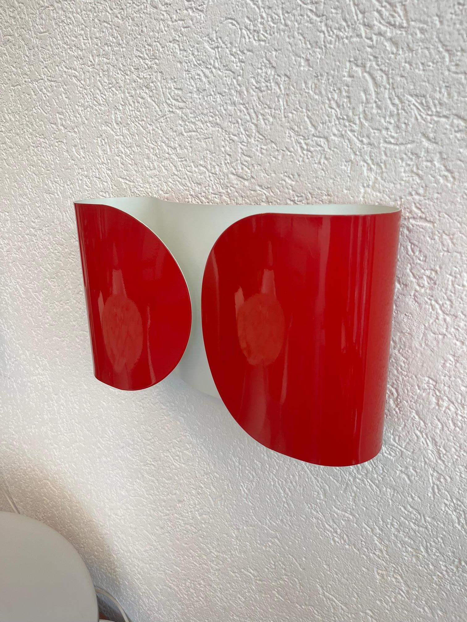 Set of 3 Foglio wall lamp in rare red color, designed by Tobia Scarpa and produced by Flos, Italy ca. 1966.
Very hard to fin in red. Very good condition. 
L 37 x D 10 x H 21 cm

The 1966 Foglio wall light illustrates the most alluring qualities