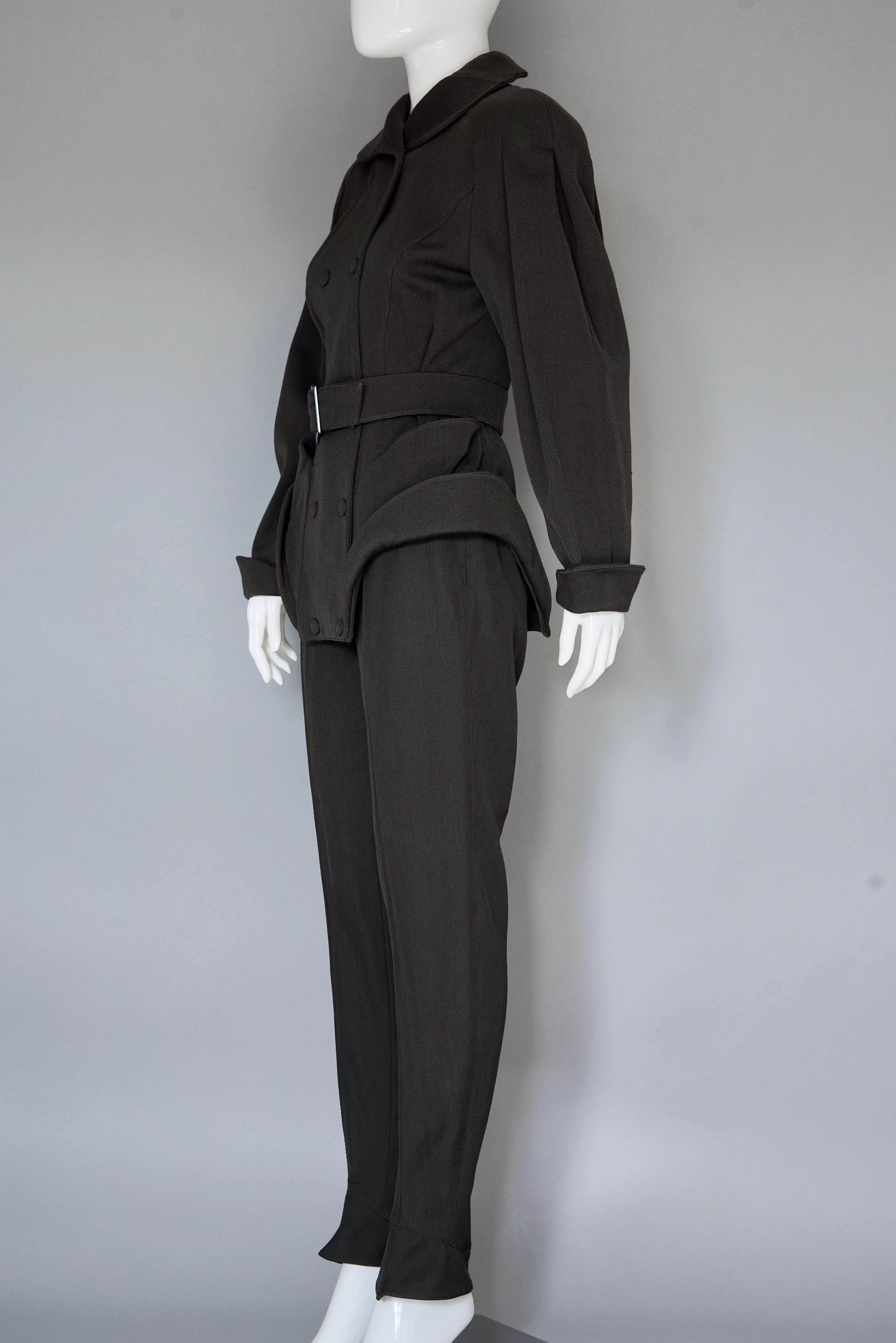 Vintage RARE THIERRY MUGLER Space Age Sculptural Belted Jacket Trouser Suit In Excellent Condition In Kingersheim, Alsace