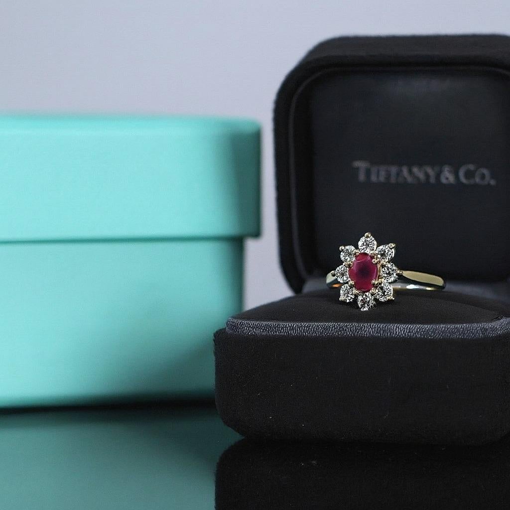 Vintage Rare Tiffany 18K Yellow Gold Ruby Diamond Ring In Excellent Condition For Sale In Chicago, IL