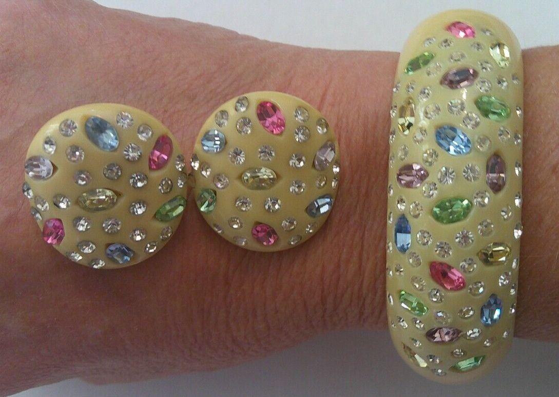 Vintage Rare Weiss Designer Signed Lucite Crystal Clamper Bracelet and Earrings In Excellent Condition For Sale In Montreal, QC