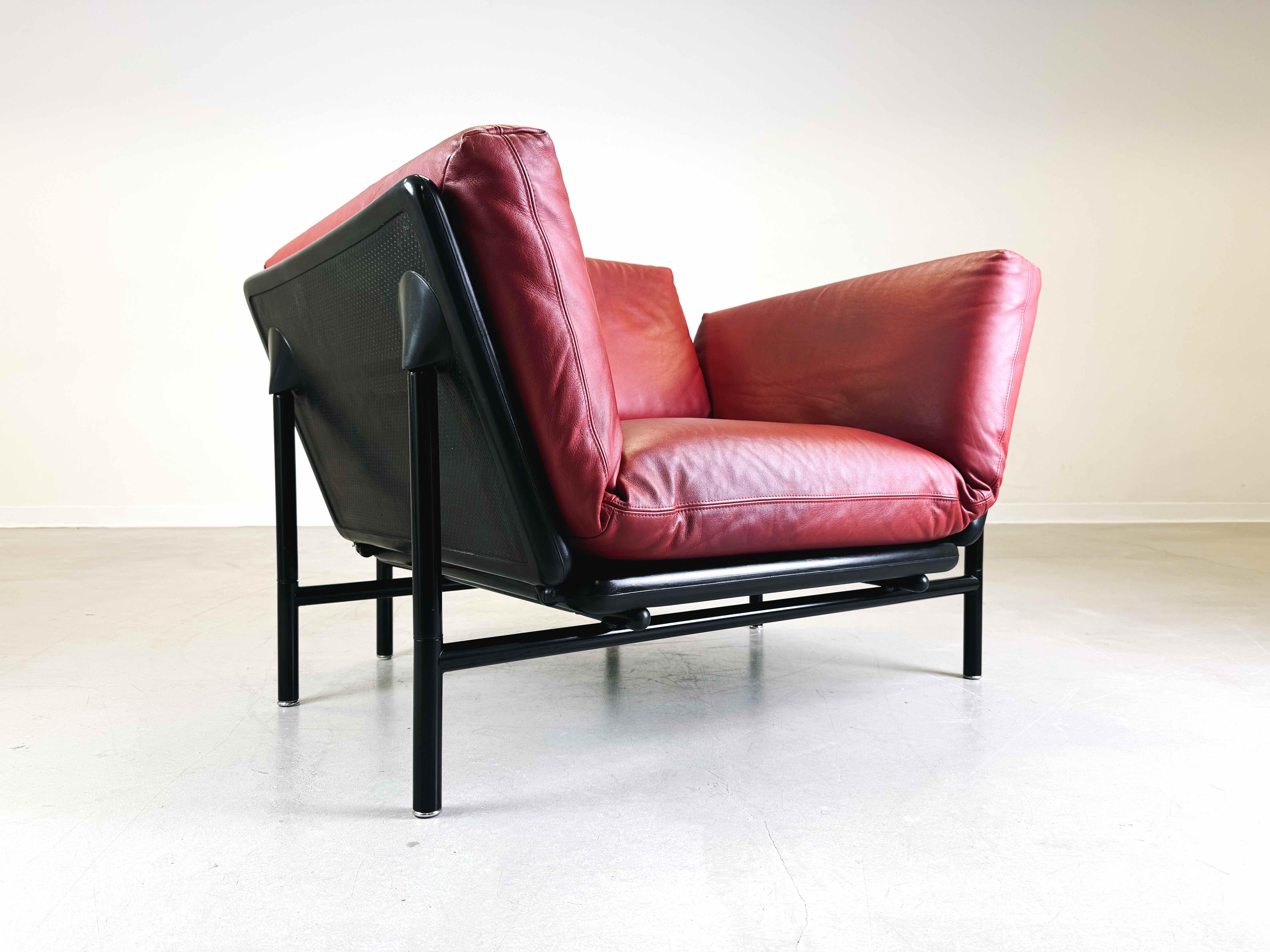 We are offering a beautiful vintage armchair (model: Rataplan) from Dema for sale. The design is by Roberto Tapinassi and is characterized by its timeless elegance and practical folding mechanism, with which the armchair can be converted into a 2-3