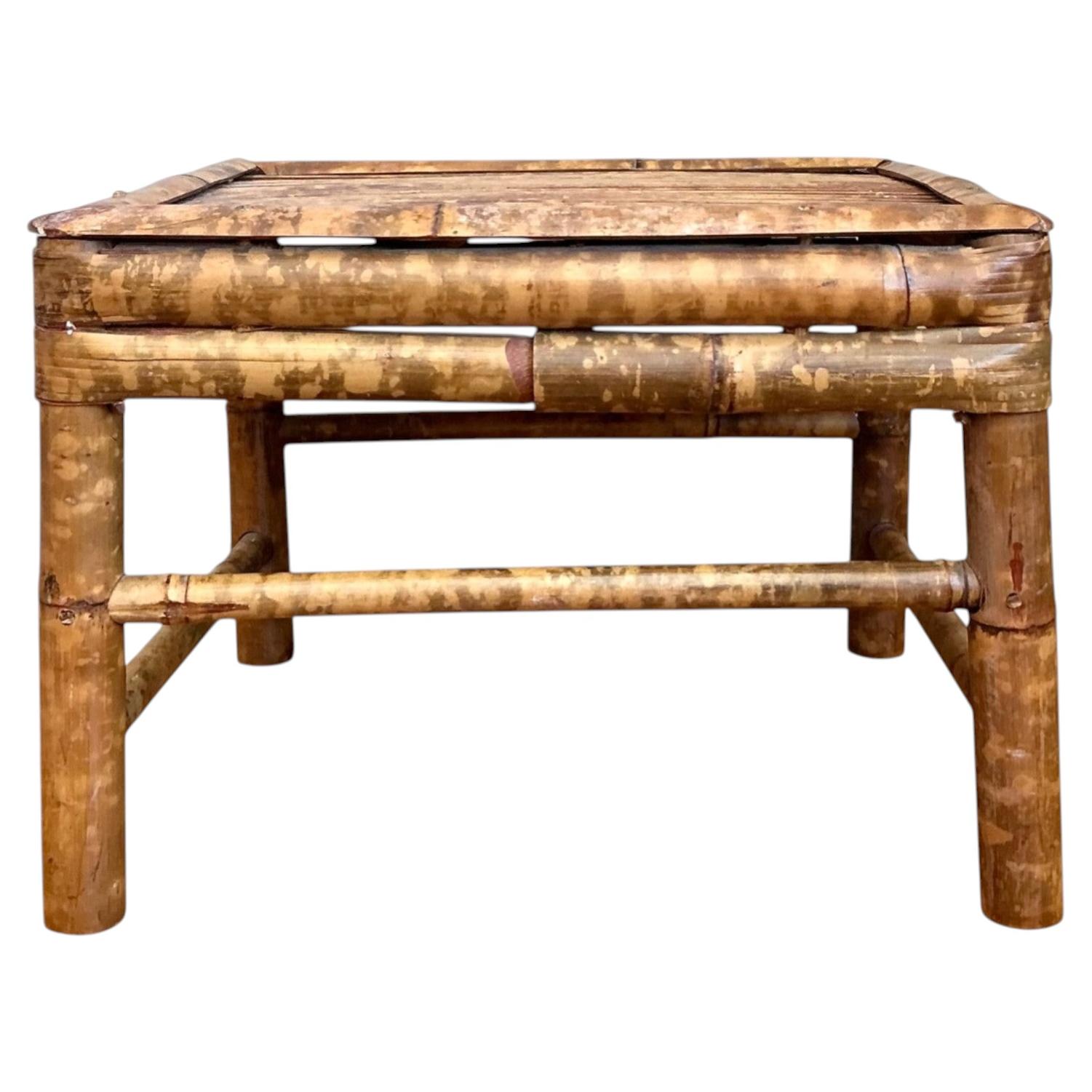 Tavolino decorativo vintage in rattan