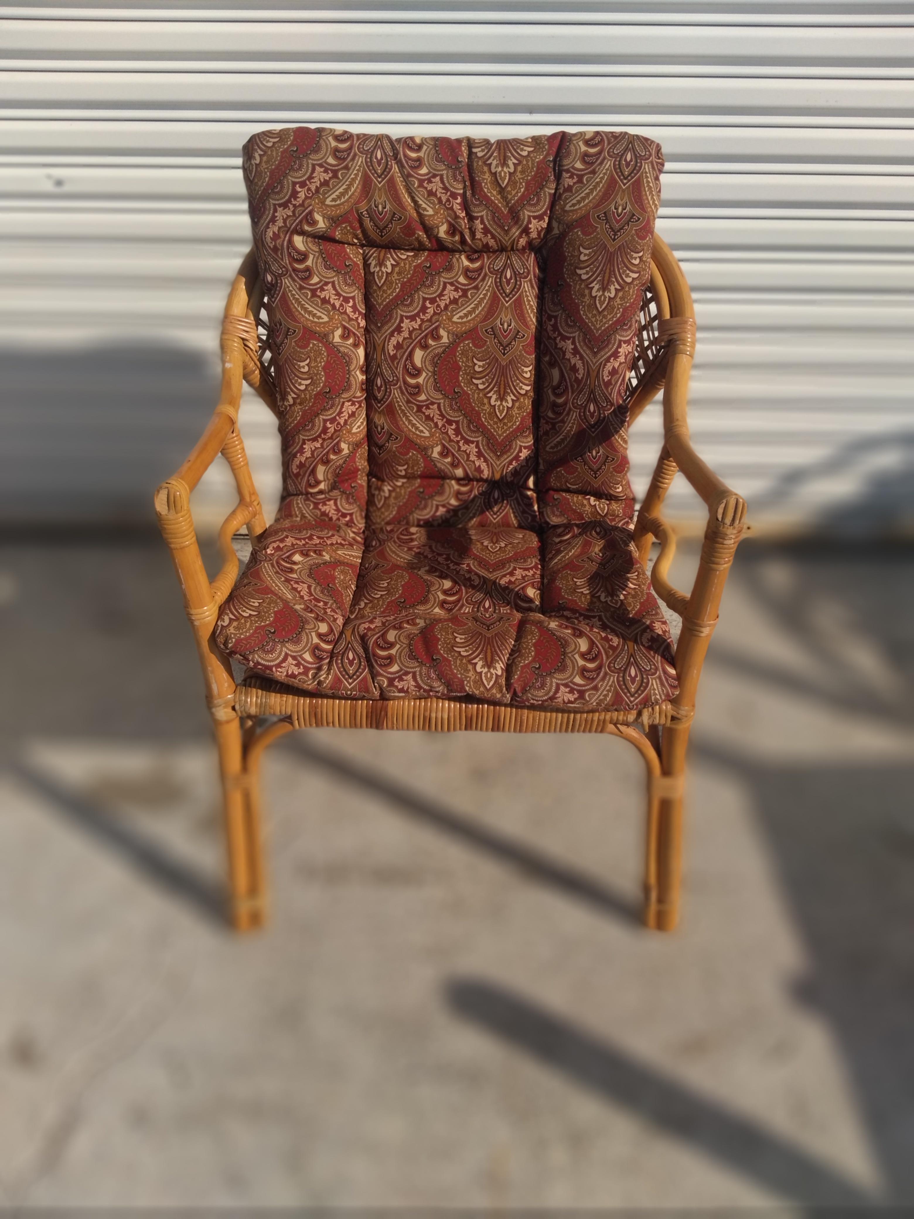 Américain Fauteuil Boho Chic vintage en rotin et bambou avec coussin en vente