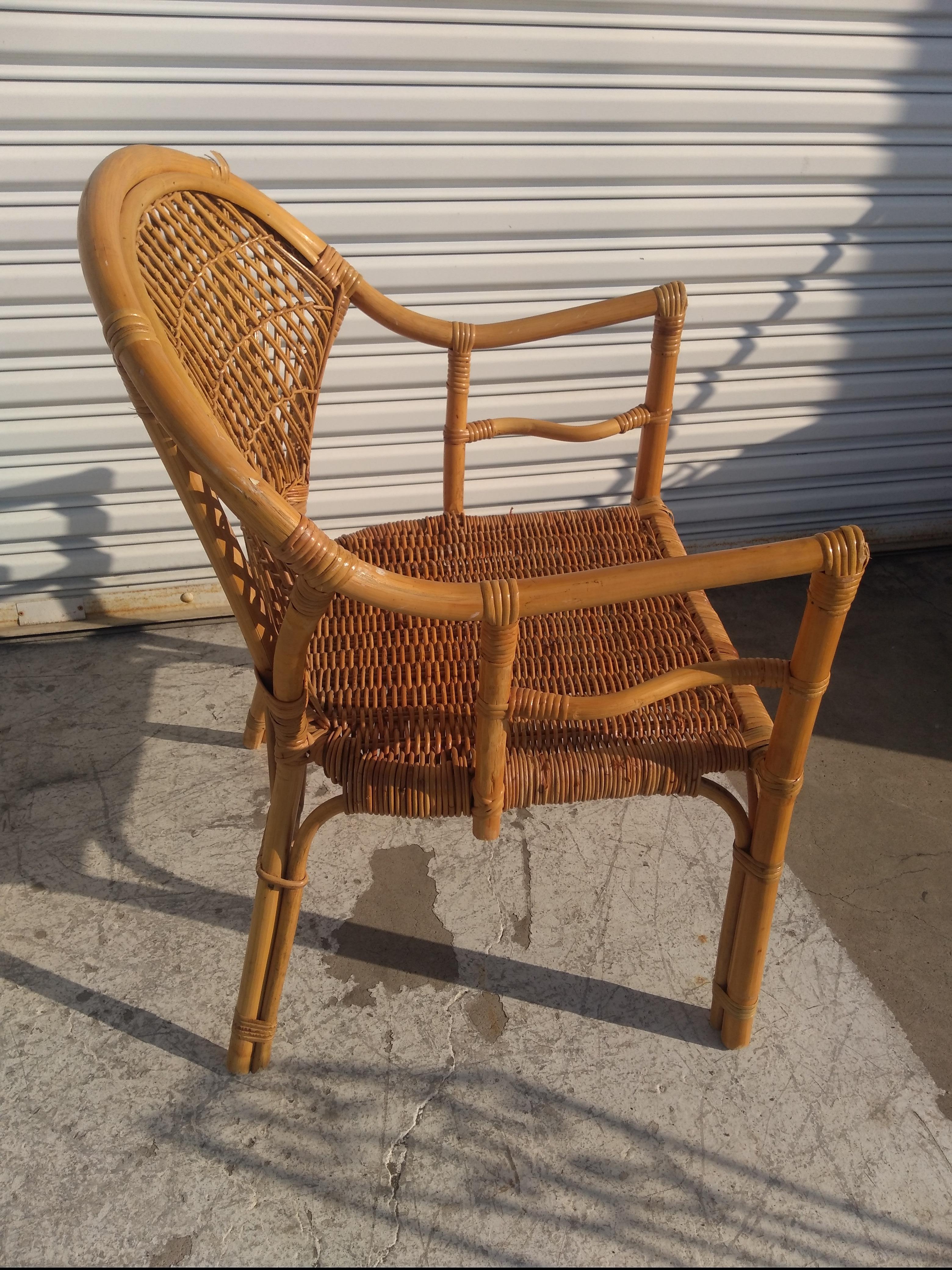 20ième siècle Fauteuil Boho Chic vintage en rotin et bambou avec coussin en vente