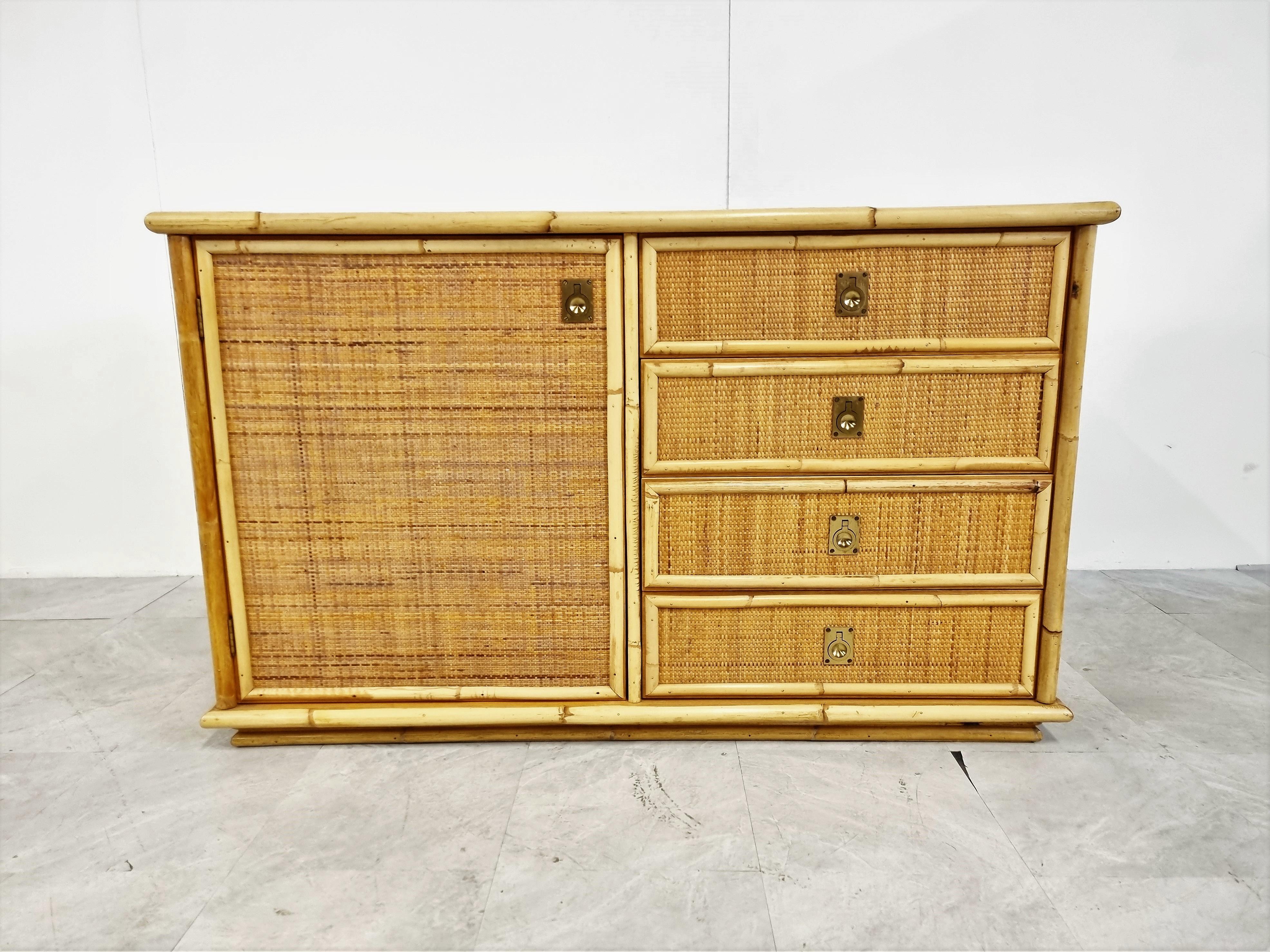 Very elegant mid century cabinet manufactured by Dal Vera.

Beautifully made, lovely brass handles and great vintage look.

1 door and 4 drawers offer plenty of storage space.

Good condition.

1970s - Italy

Stamped at the