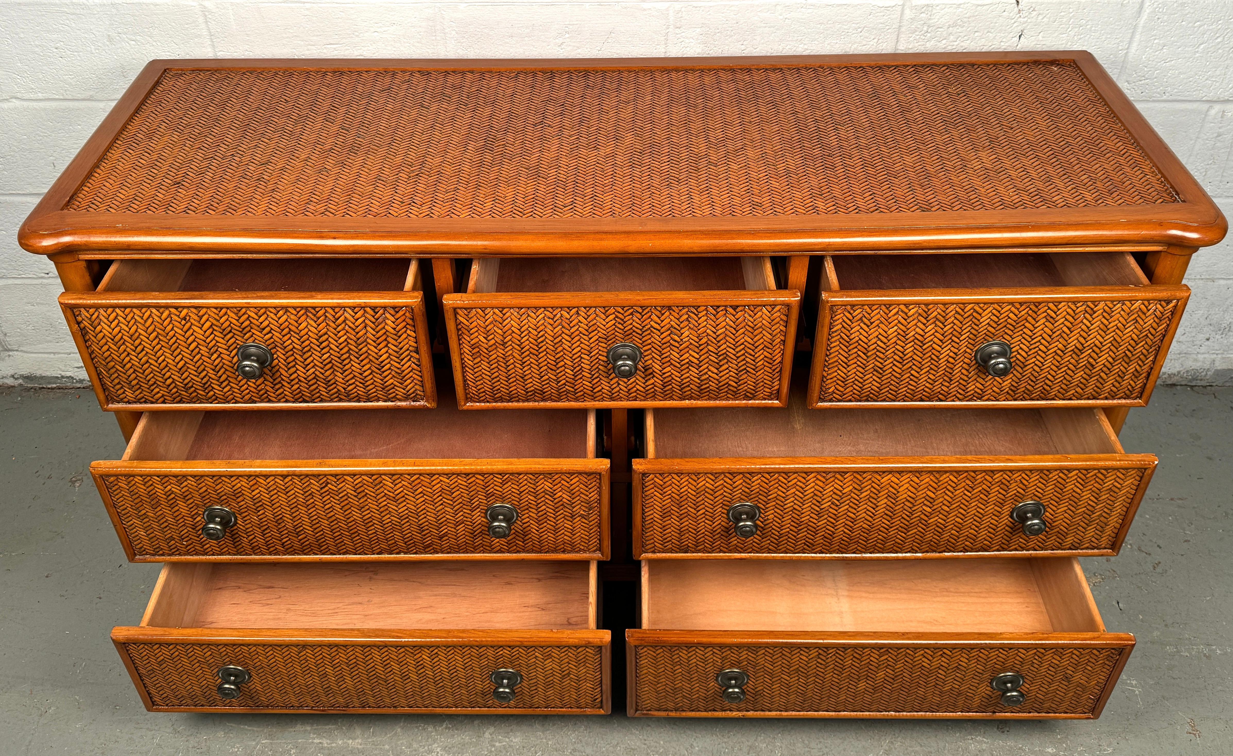 Comò a sette cassetti in rattan e bambù vintage in vendita 4