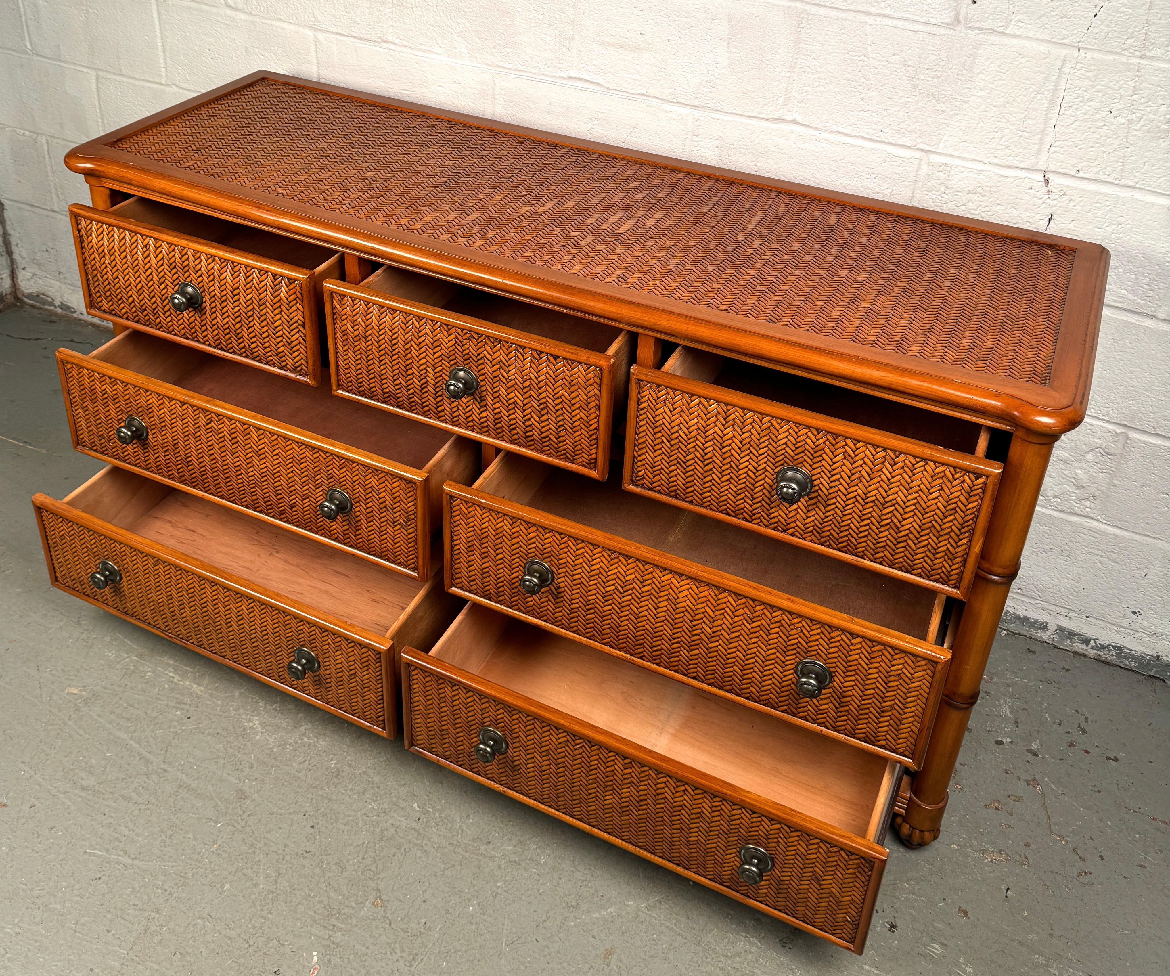 Comò a sette cassetti in rattan e bambù vintage in vendita 6