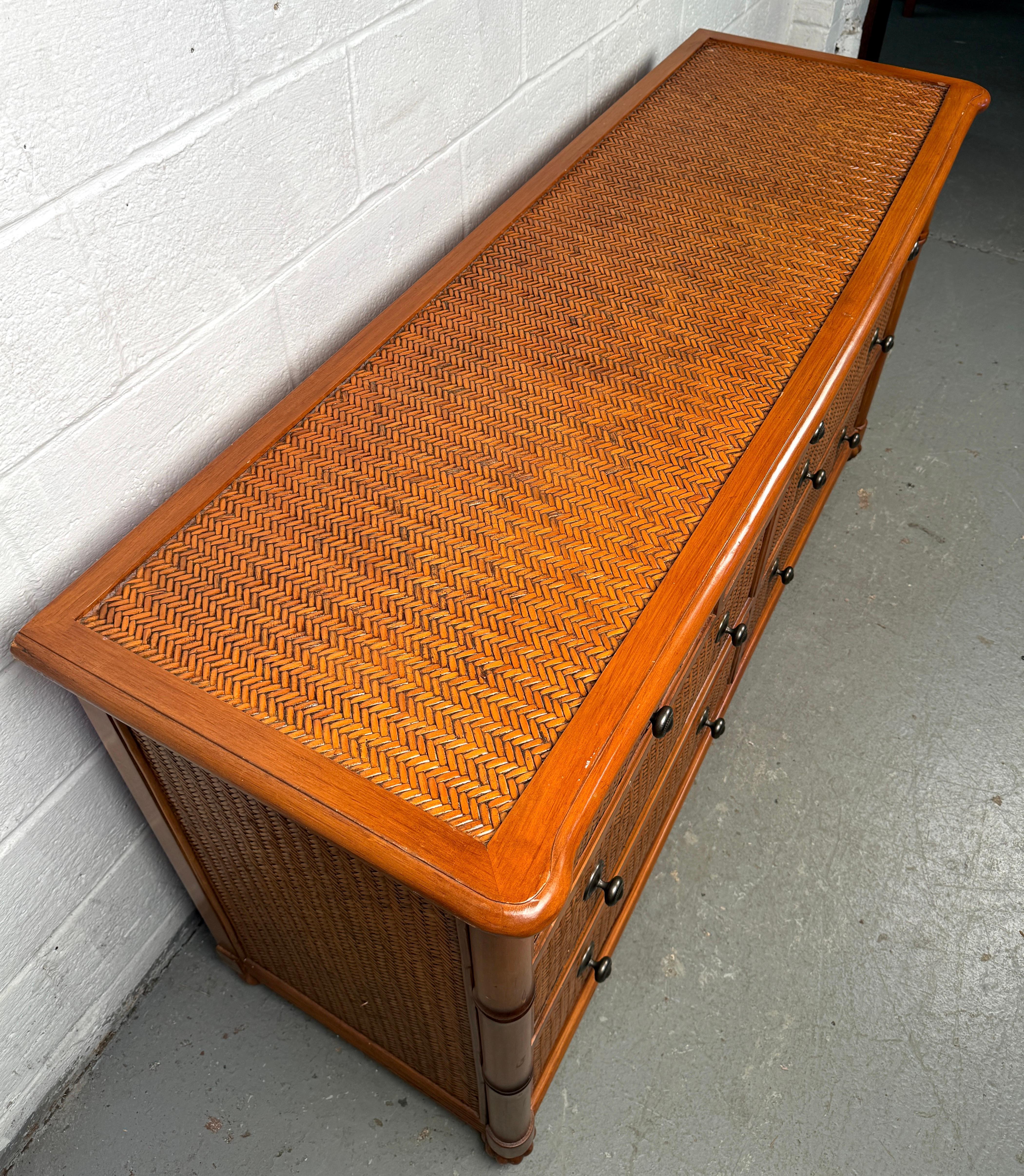 Comò a sette cassetti in rattan e bambù vintage in vendita 10