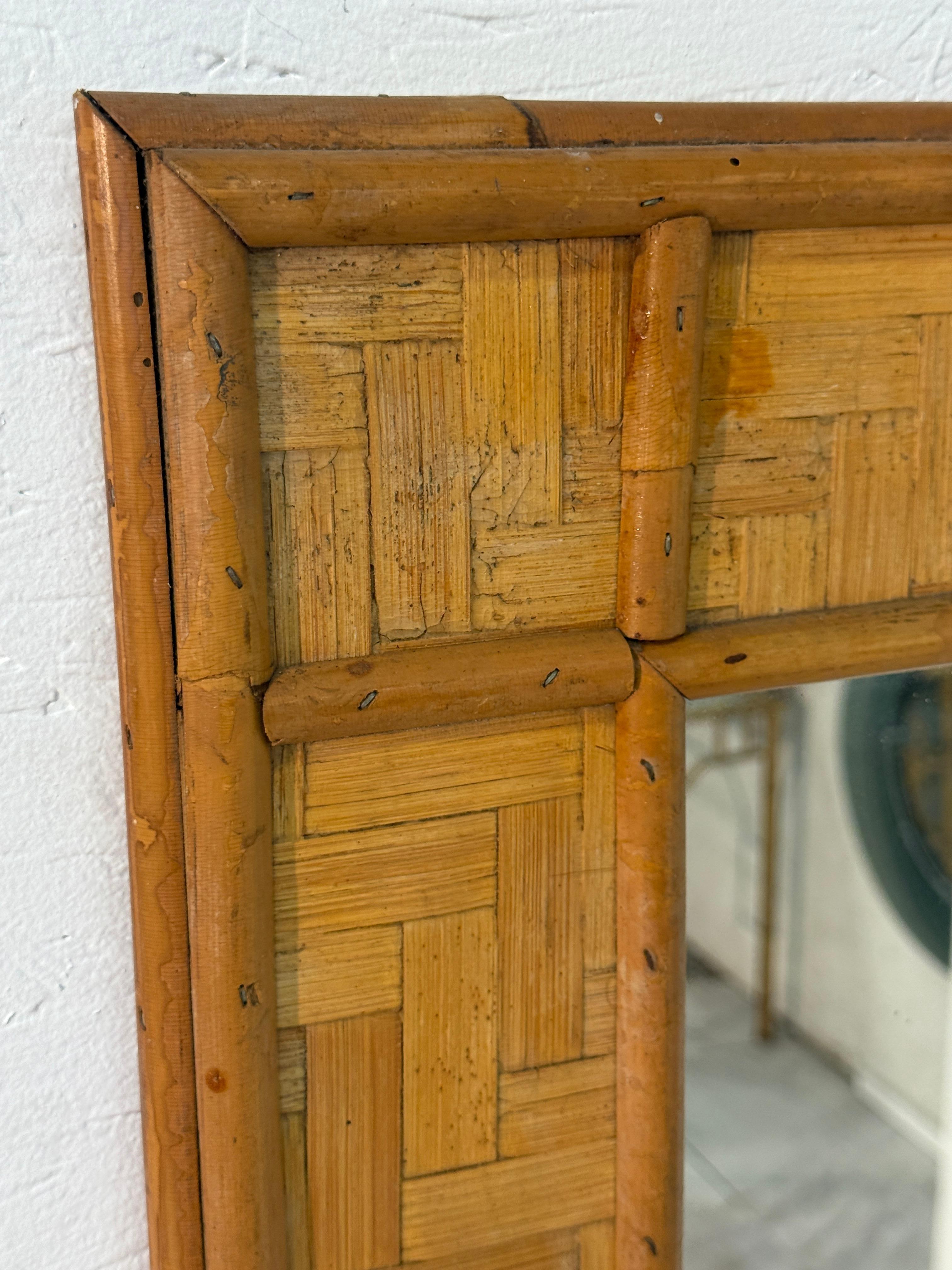 Mid-Century Modern Miroir mural vintage en rotin et bambou en vente