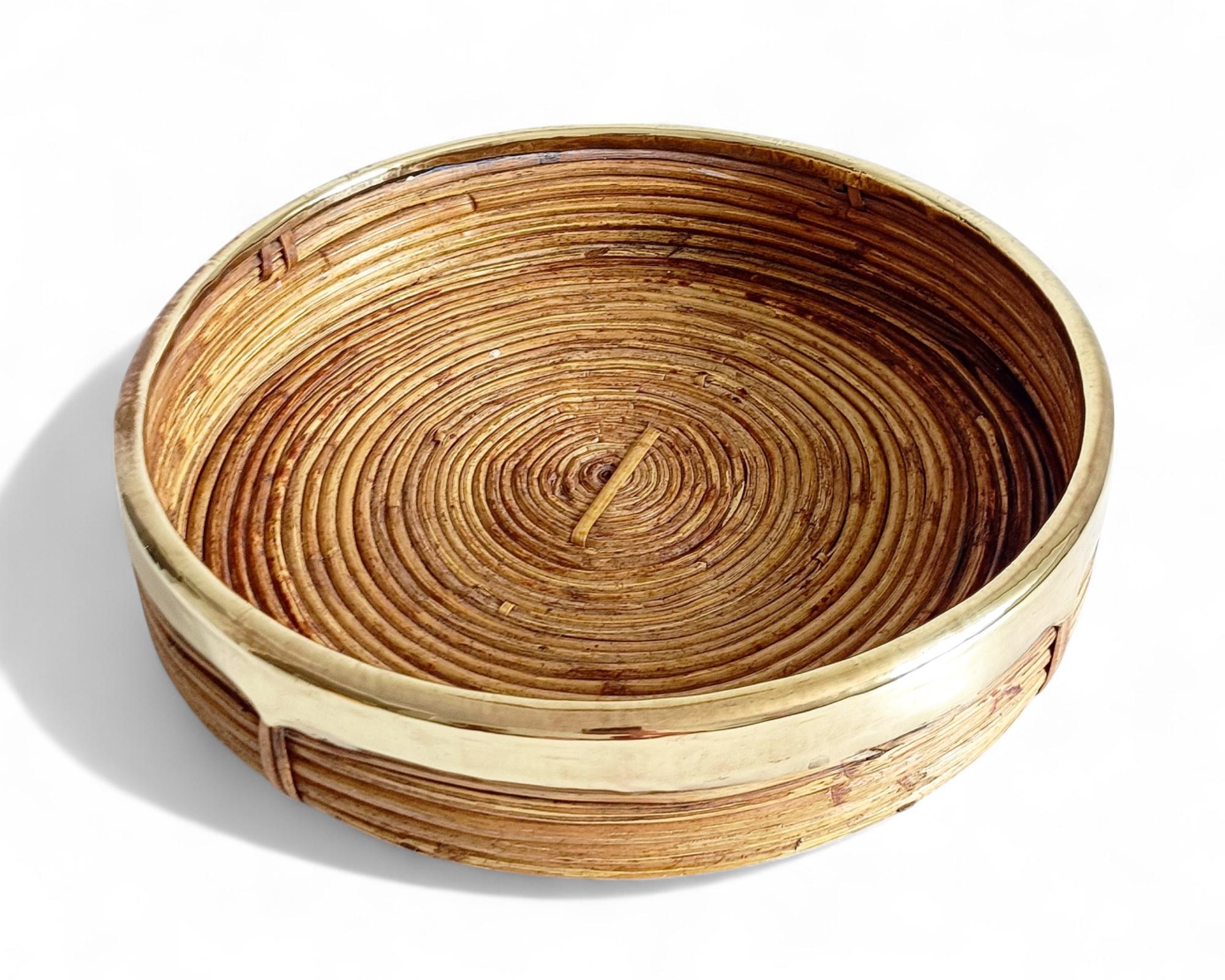 Centrotavola rotondo grande in rattan e ottone, Italia, anni '60 in vendita 2