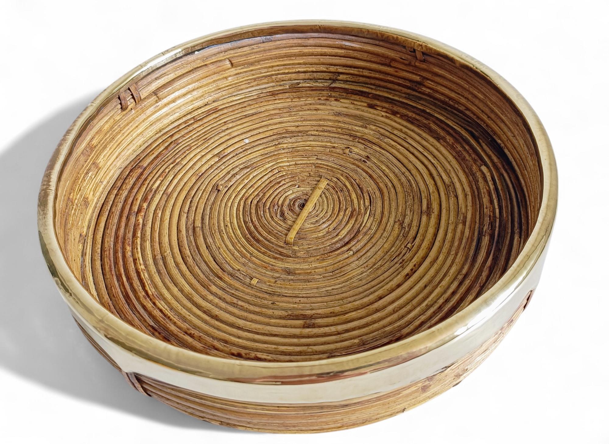 Centrotavola rotondo grande in rattan e ottone, Italia, anni '60 in vendita 3