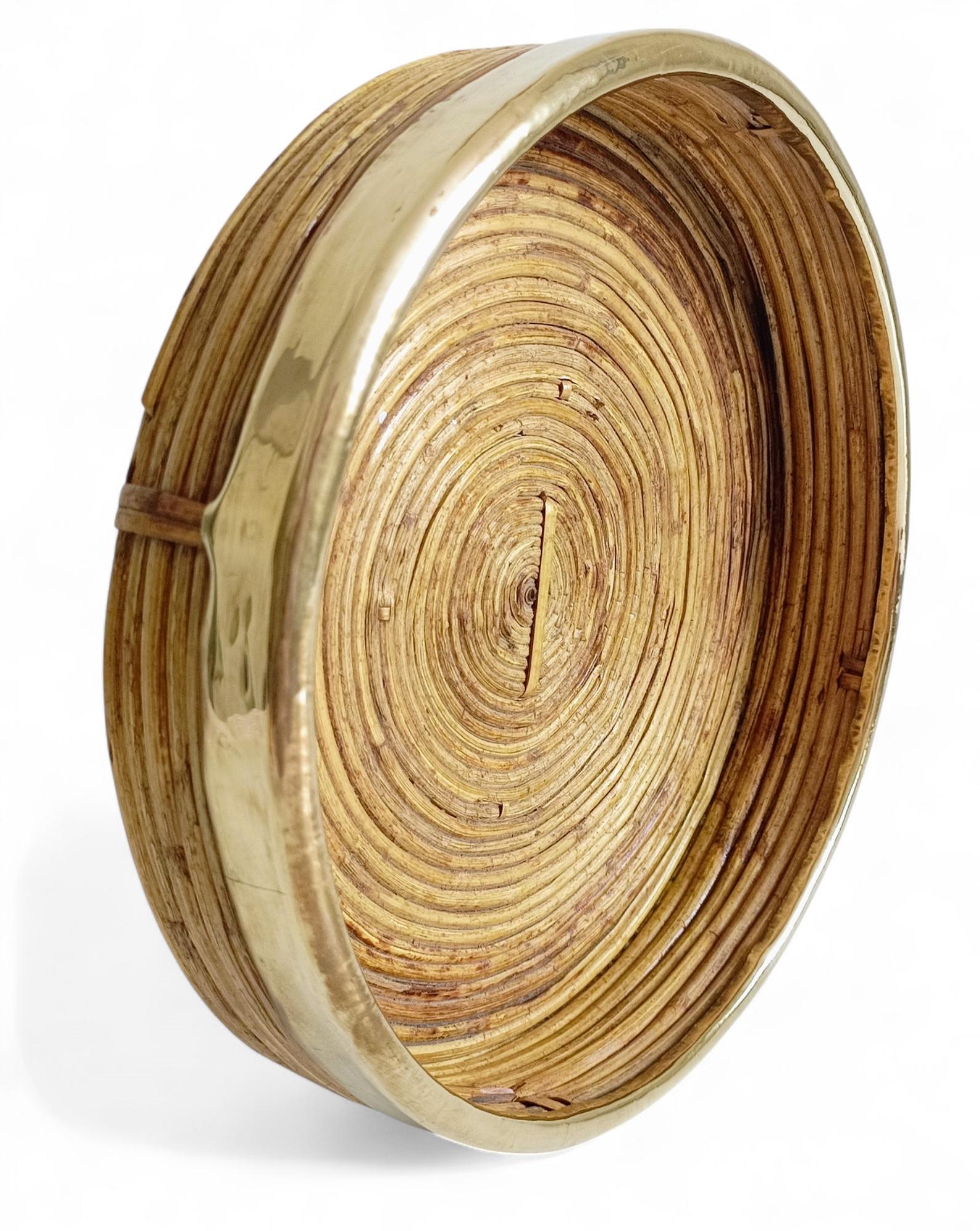 Centrotavola rotondo grande in rattan e ottone, Italia, anni '60 in vendita 6