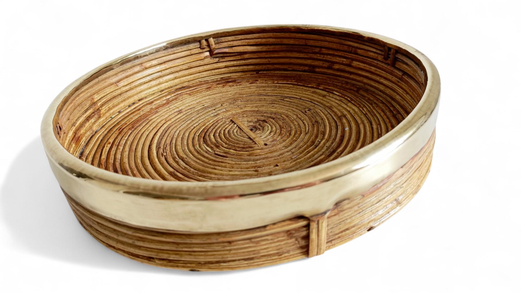 Centrotavola rotondo grande in rattan e ottone, Italia, anni '60 In condizioni ottime in vendita a Valencia, VC