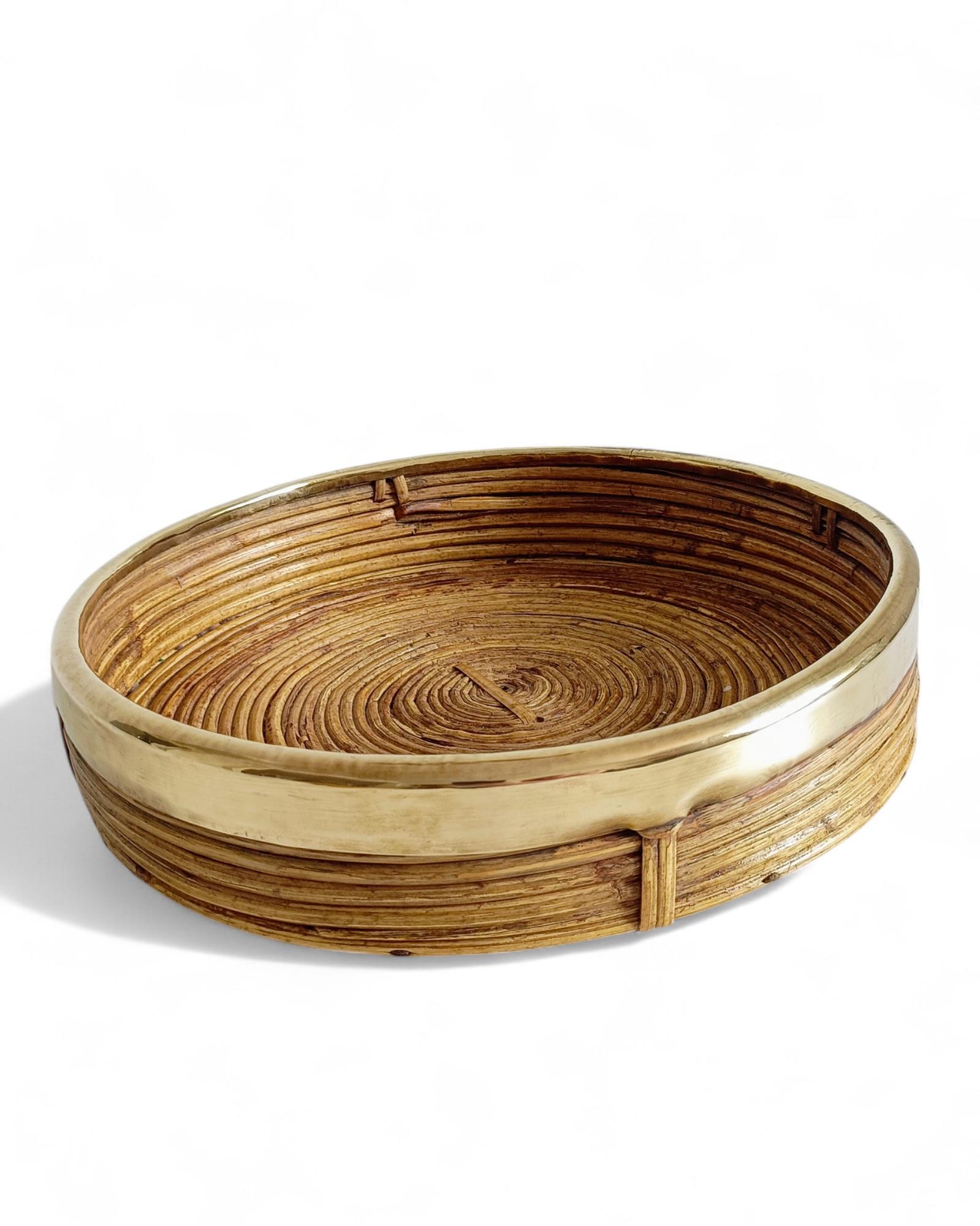 Centrotavola rotondo grande in rattan e ottone, Italia, anni '60 in vendita 1