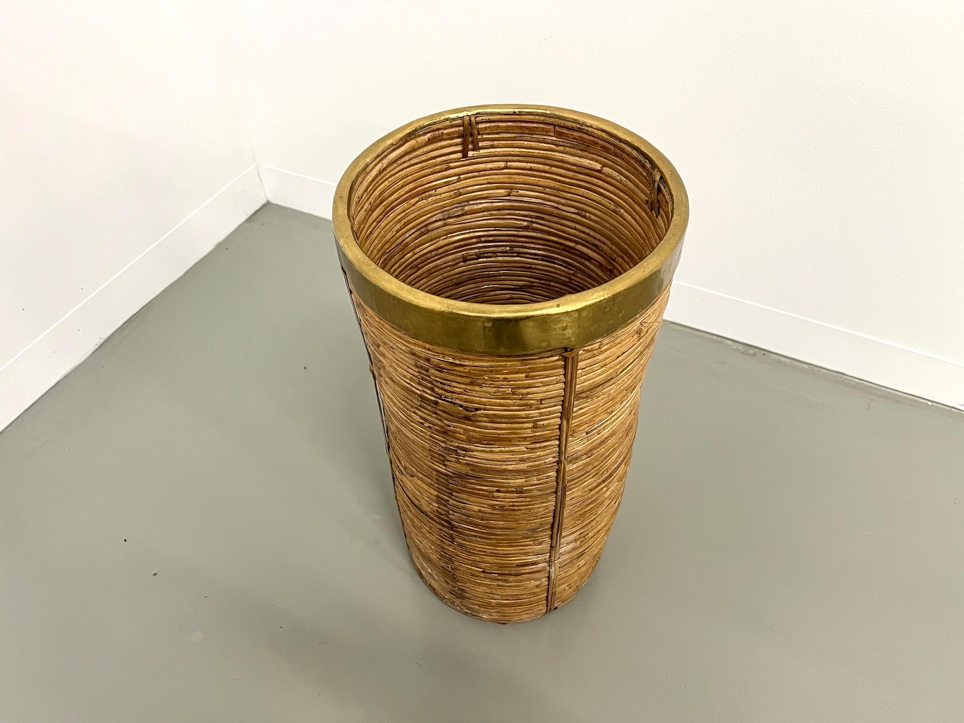 Italian Vintage rattan and brass umbrella stand, Italy 1970s For Sale