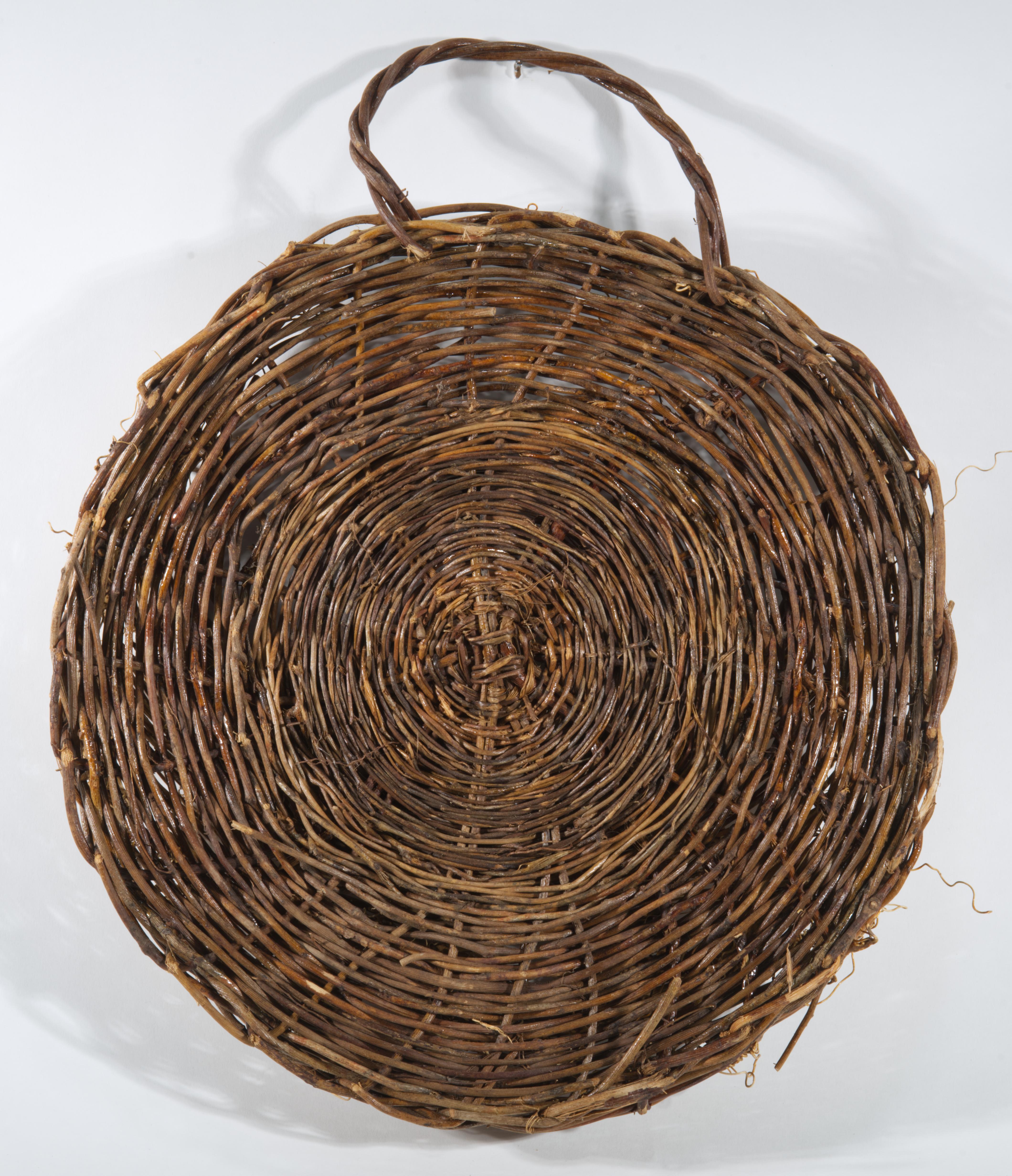 Cestino Ikebana d'epoca in rattan e fibre vegetali, intrecciato e arrotondato, da appendere In condizioni buone in vendita a Clifton Springs, NY