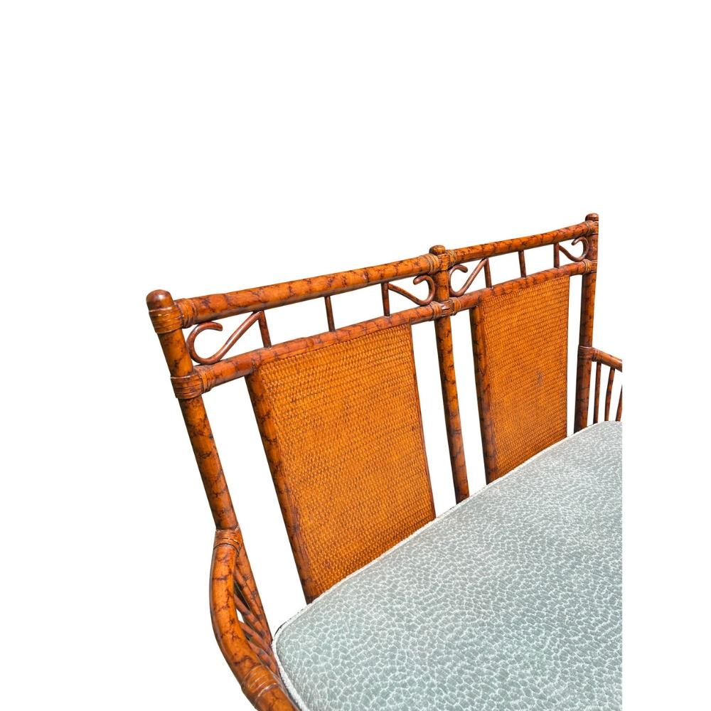 Banco Settee vintage de ratán y bambú de estilo Chinoiserie en Bueno estado para la venta en Saddle River, NJ