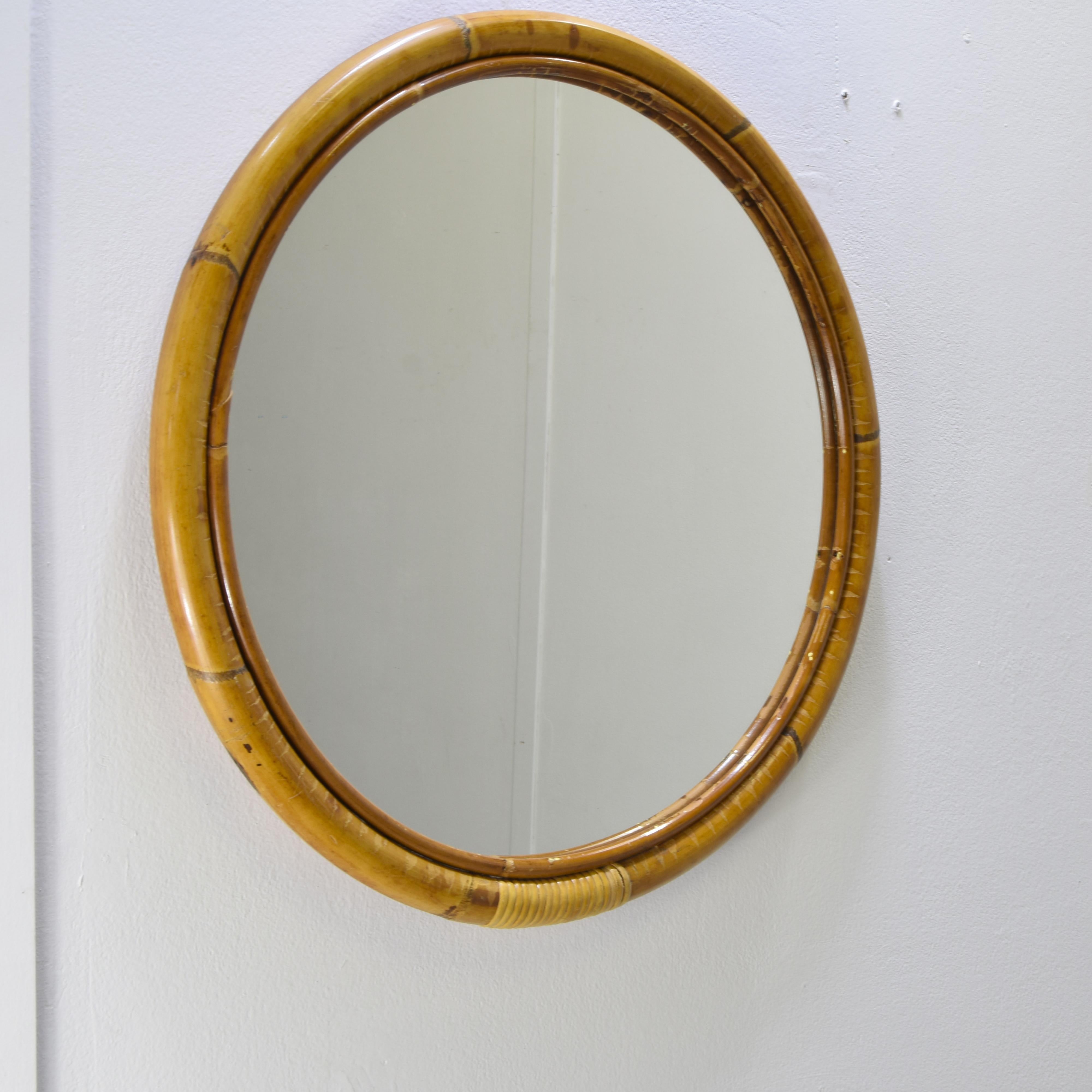 Mid-Century Modern Miroir circulaire vintage en rotin et bambou 70s en vente