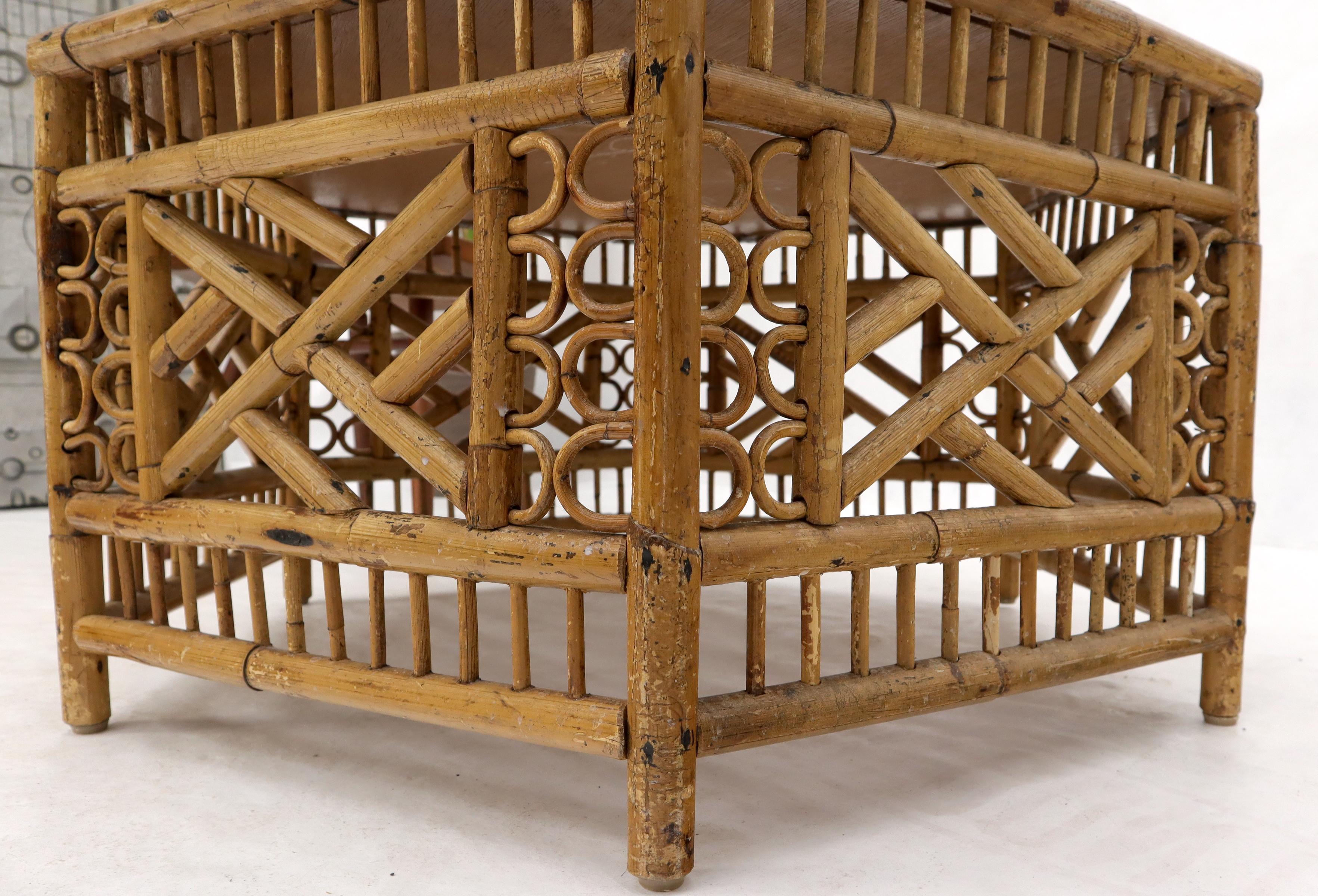 Vintage Rattan & Bamboo Hexagon Shape Large End Side Stand Coffee Table In Good Condition In Rockaway, NJ