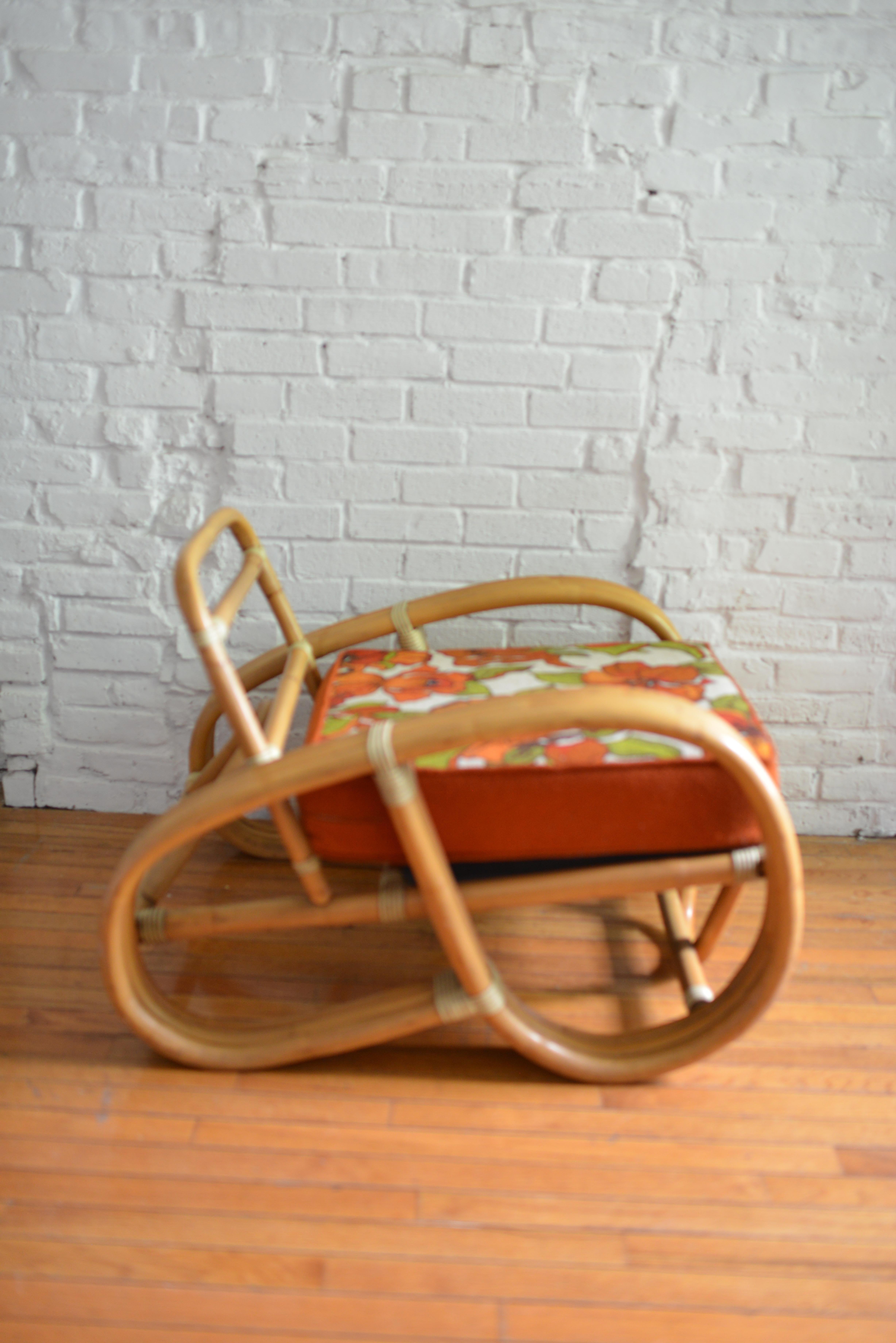 Loungesessel im Paul Frankl-Stil aus Rattan und Bambus mit Brezel (Moderne der Mitte des Jahrhunderts) im Angebot