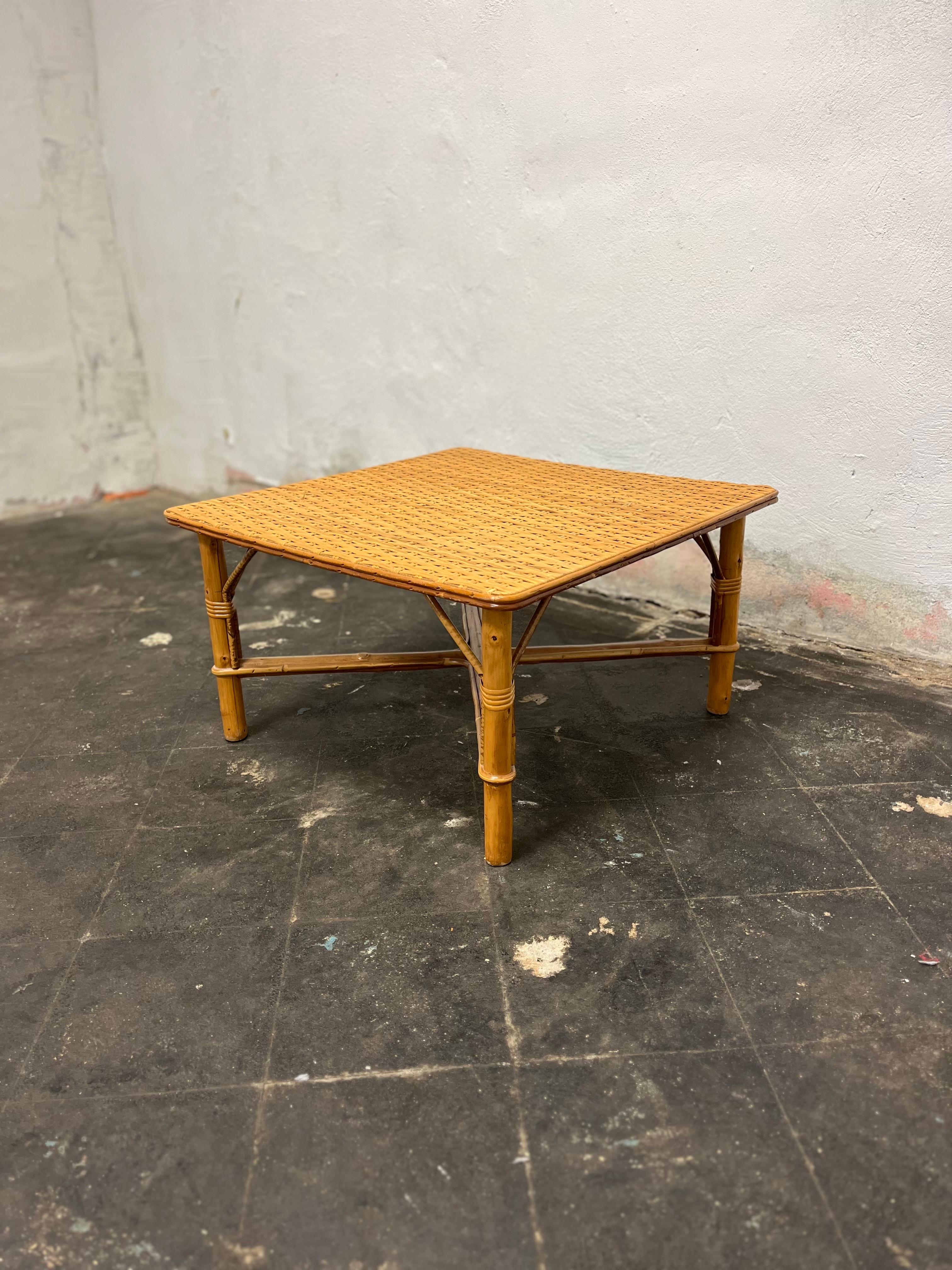 Mid-Century Modern Vintage Rattan Bamboo Tea Table For Sale