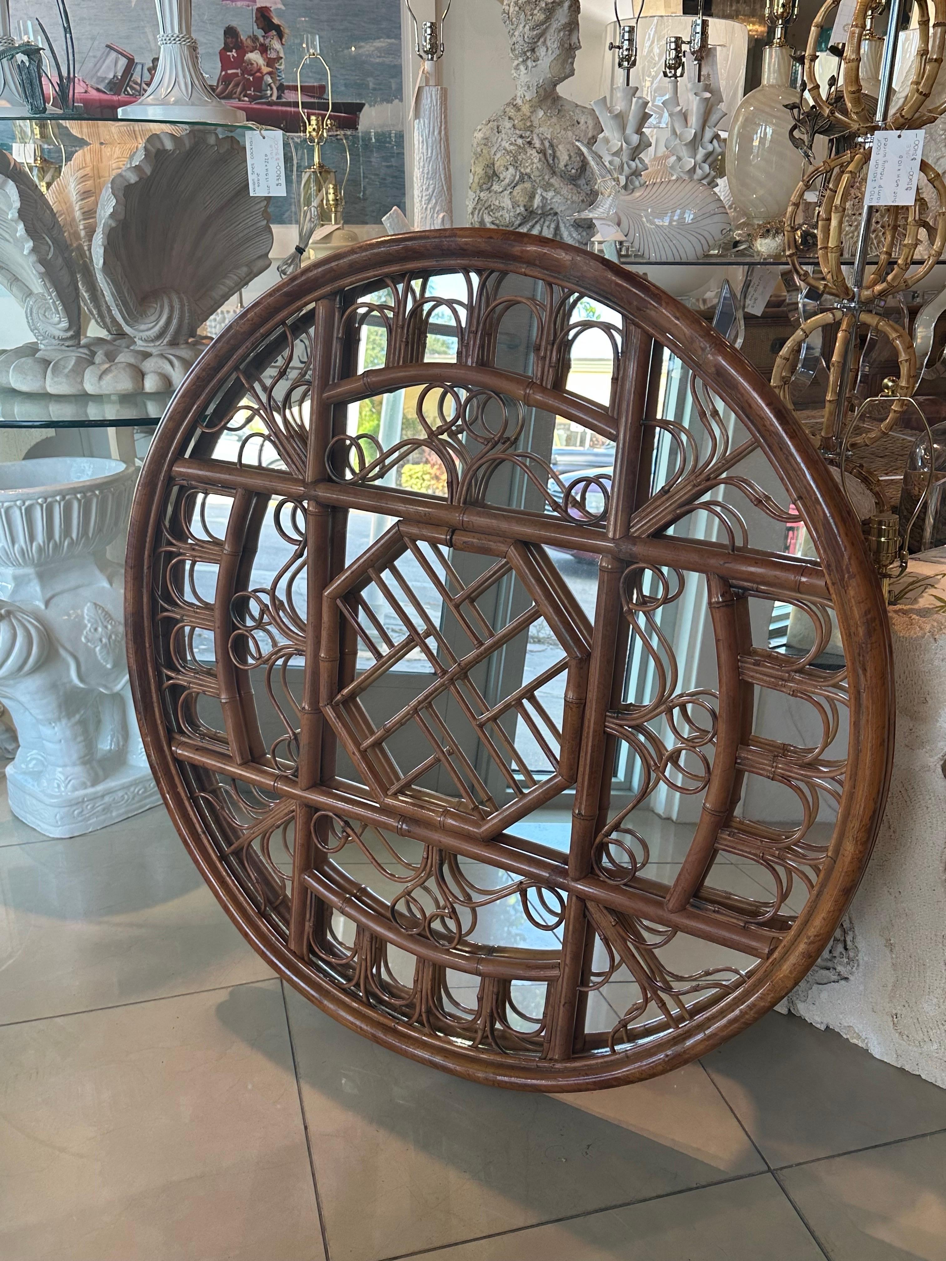 Specchio da parete rotondo cinese Chippendale vintage in rattan e bambù con tartaruga degli anni '70 in vendita 8