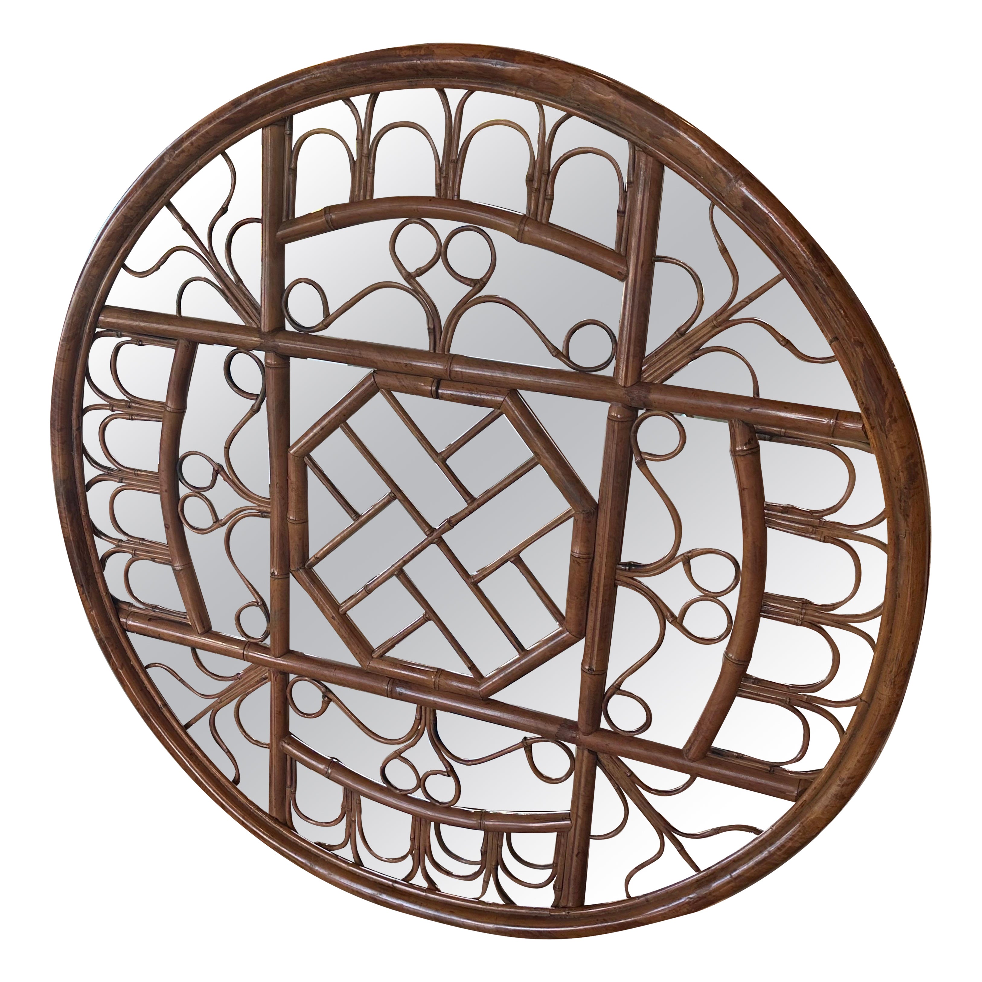 Miroir mural rond Chippendale chinois des années 1970, en rotin, bambou et tortue en vente