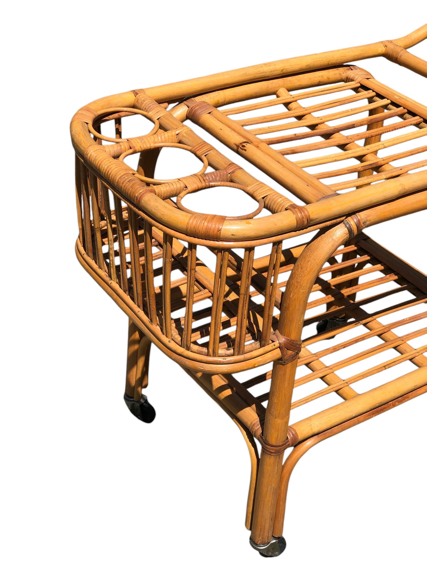 Rotin Chariot de bar en rotin vintage en vente