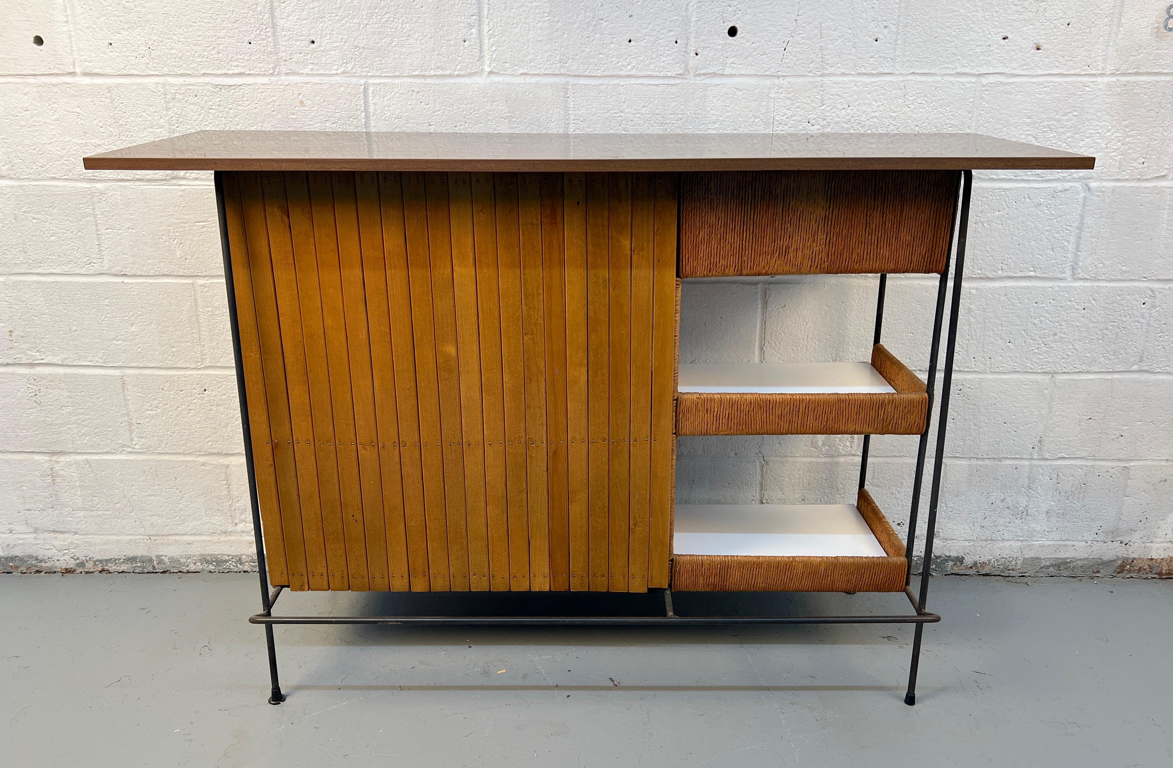 Mid-Century Modern Set de bar vintage en rotin par Arthur Umanoff en vente