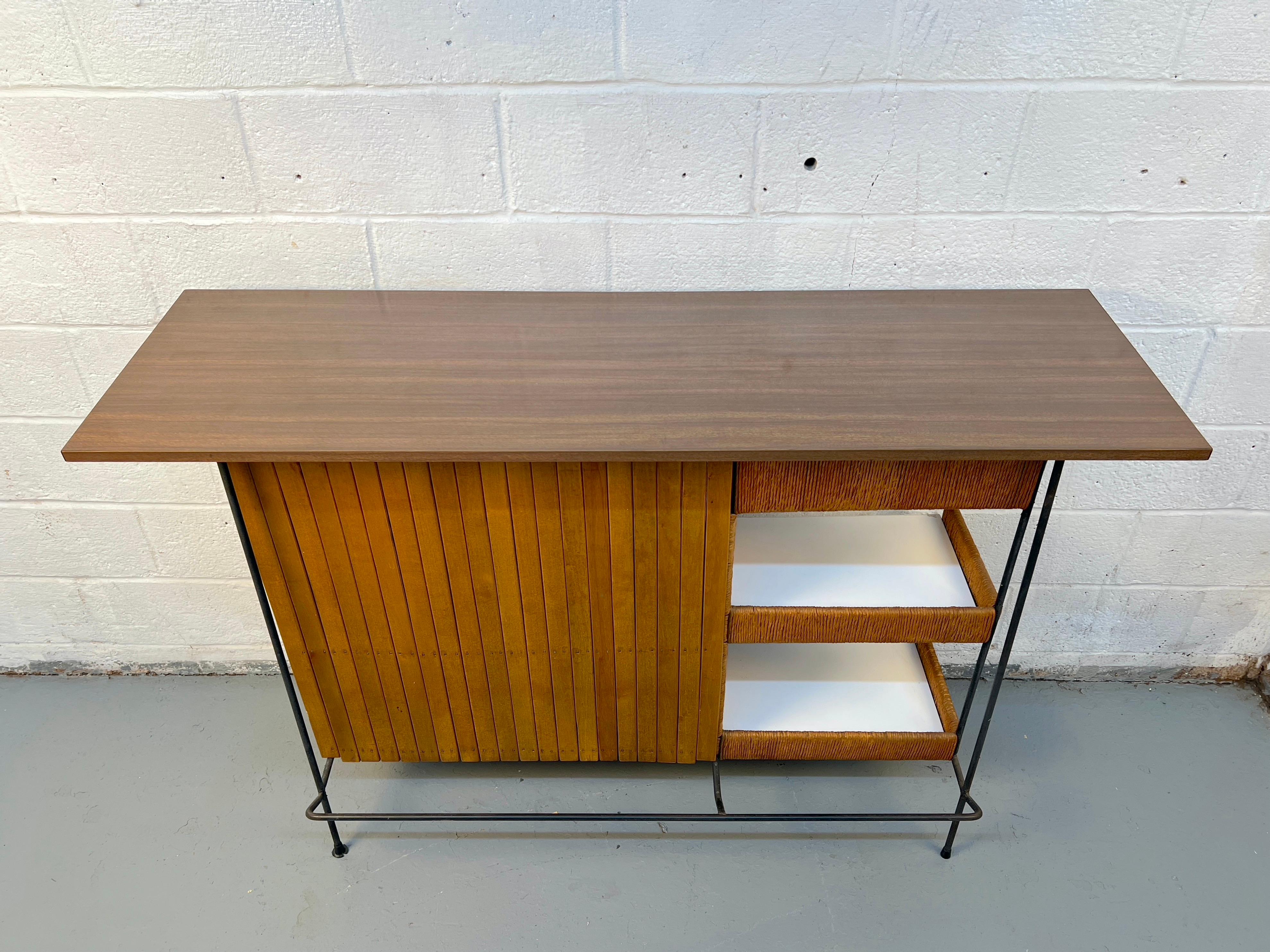 20ième siècle Set de bar vintage en rotin par Arthur Umanoff en vente